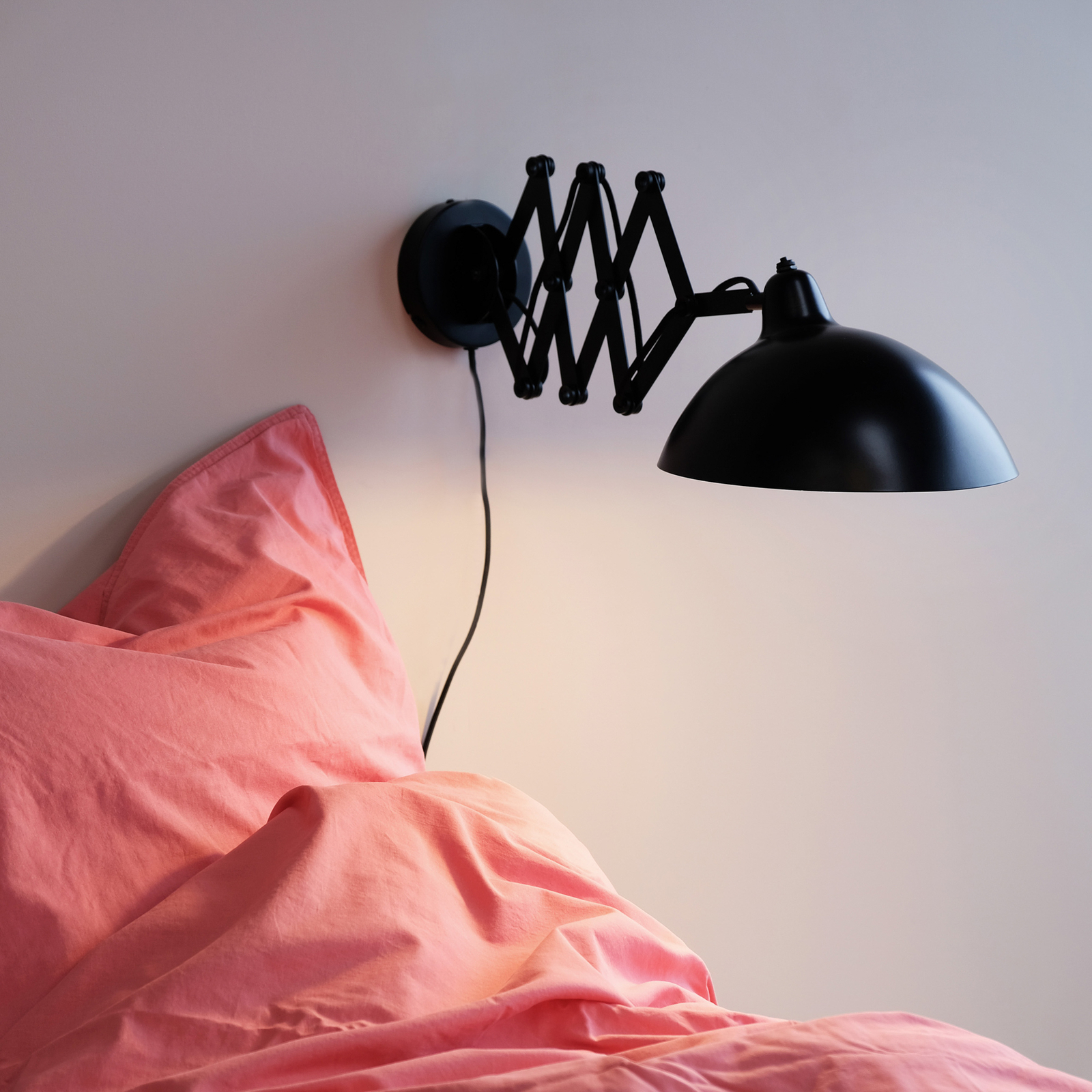 Futura Swing Wandleuchte Black - DybergLarsen
