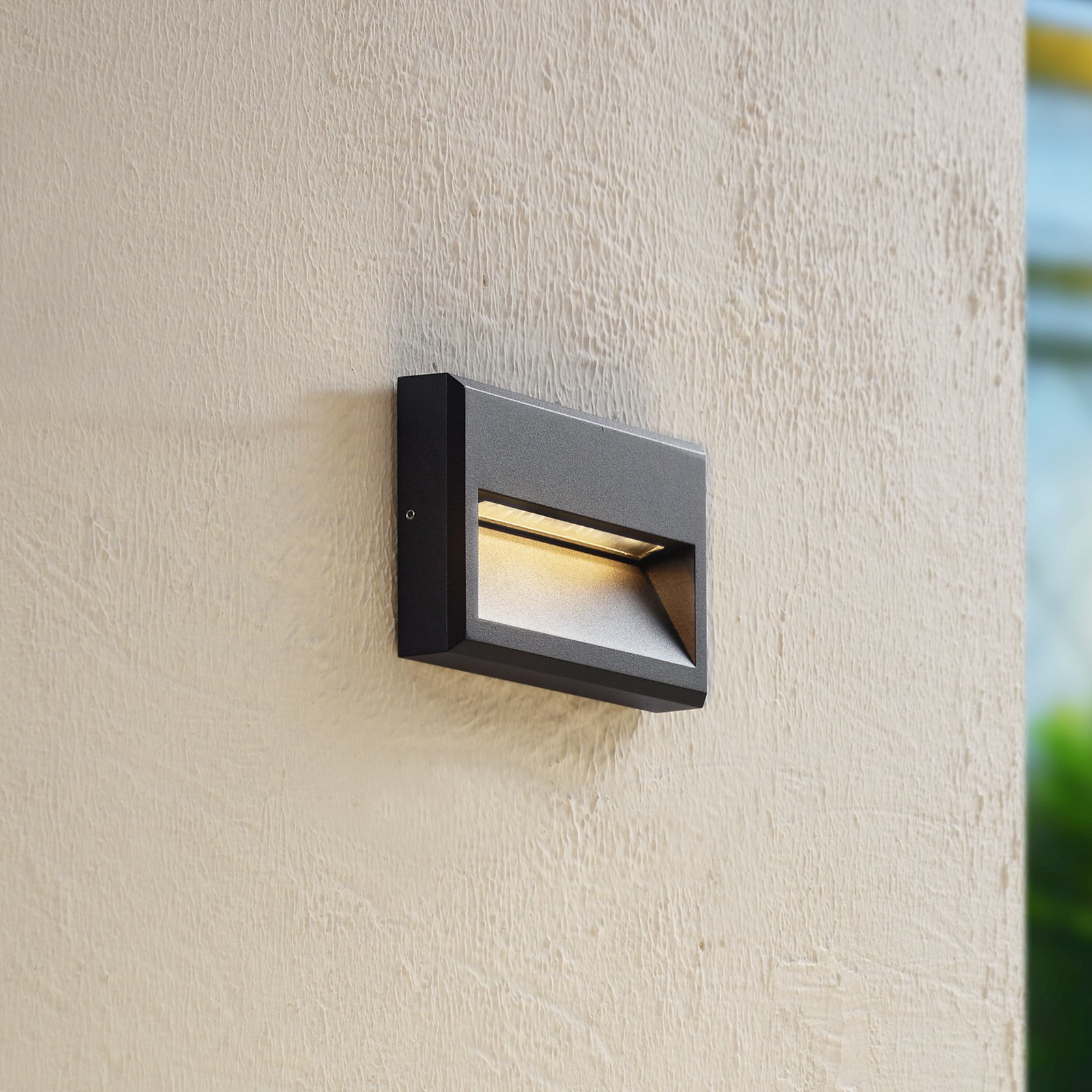 Lucande LED outdoor wall light Weno, black, aluminium, IP65