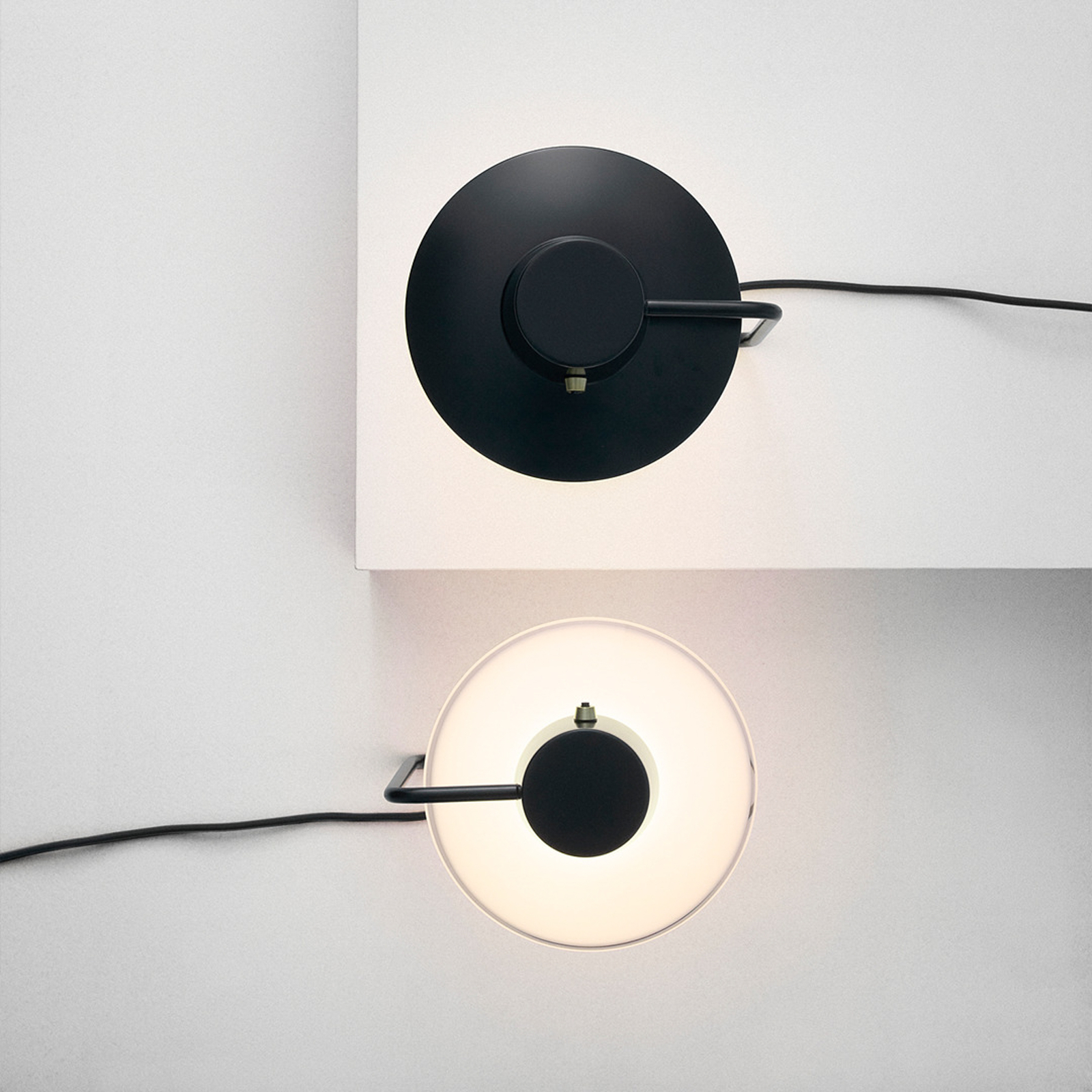 AJ Oxford Bordslampa H28 Black/Opal - Louis Poulsen