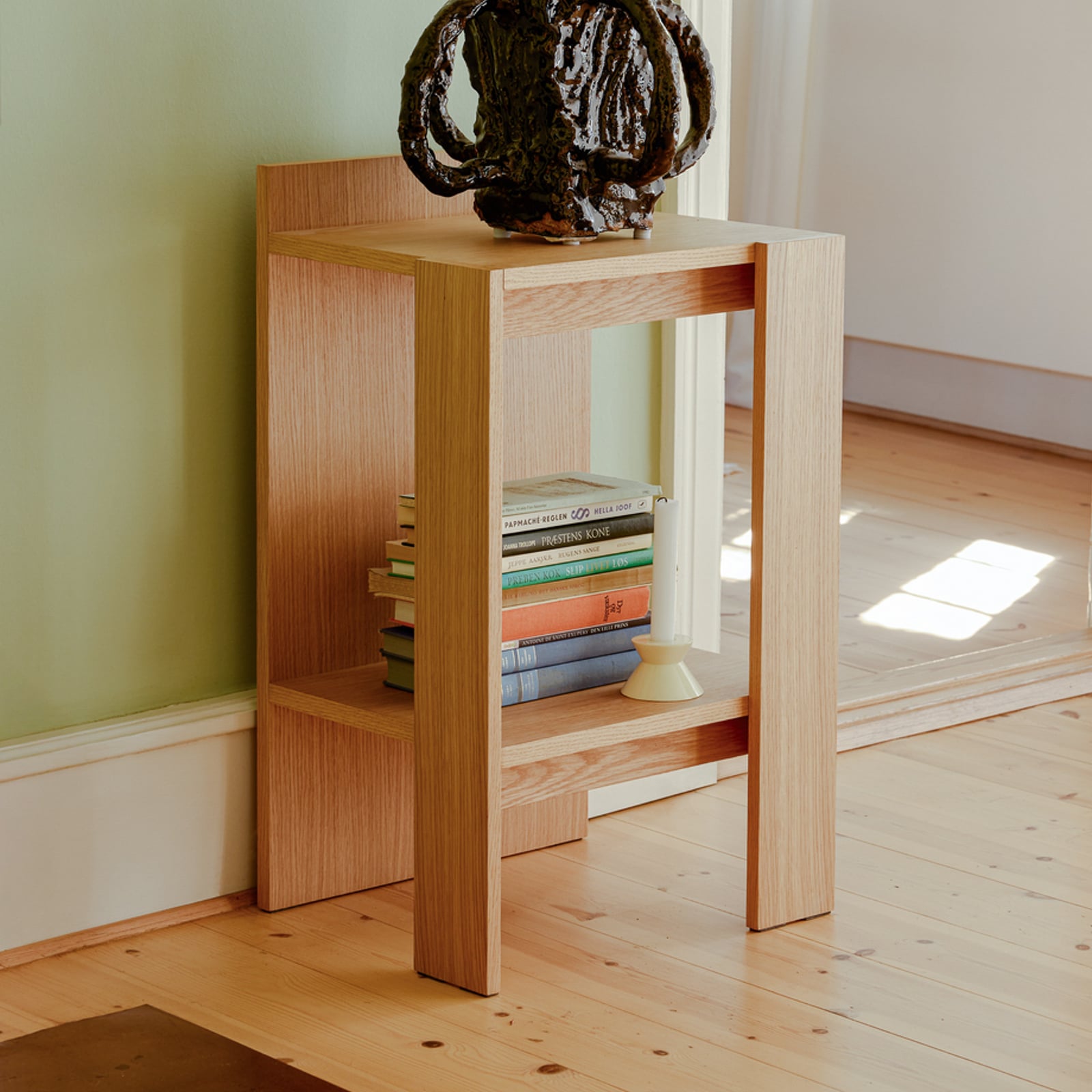 Comodino Merge in rovere chiaro, altezza 70 cm - Hübsch