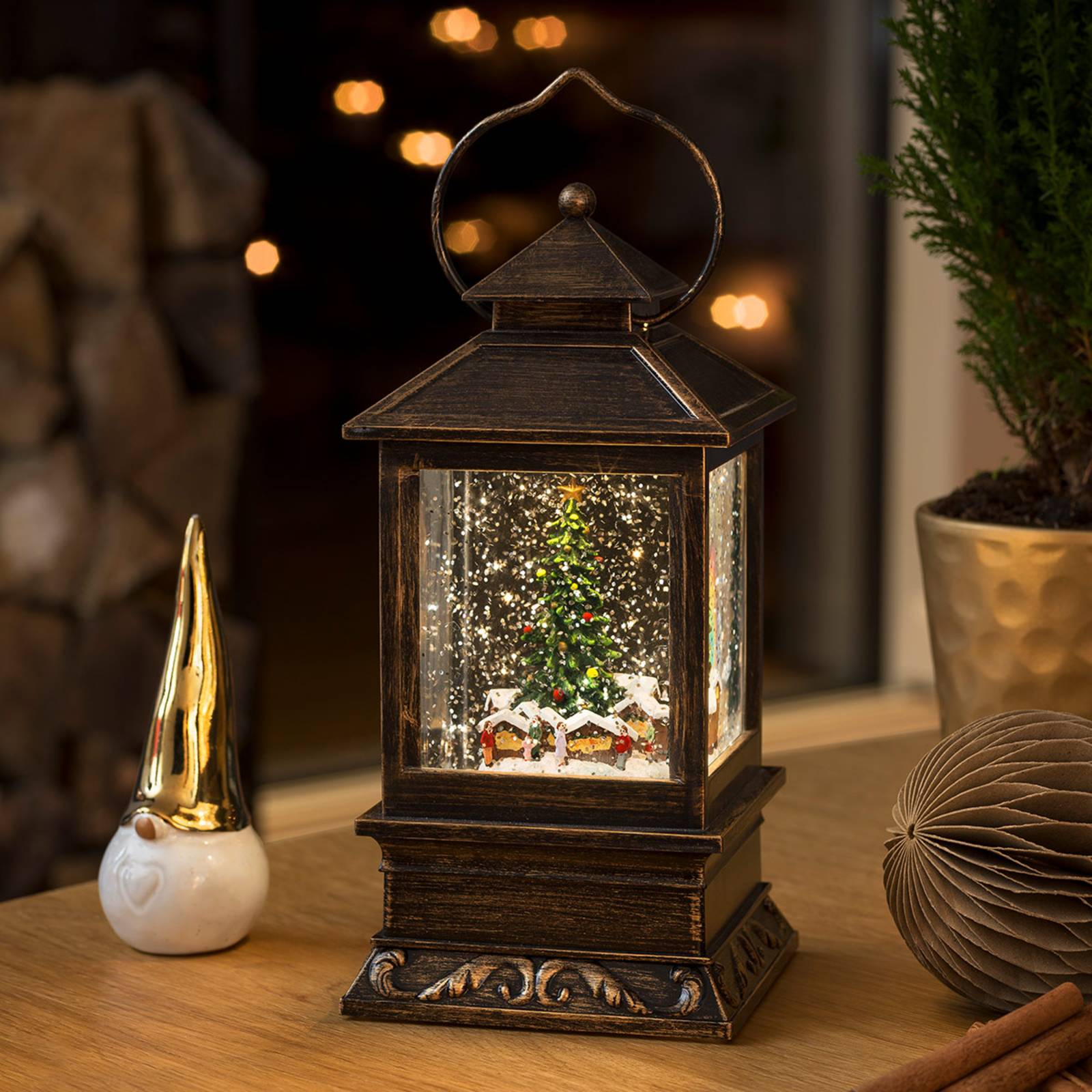 Konstsmide Christmas LED lucerna naplněná vodou vánoční trh