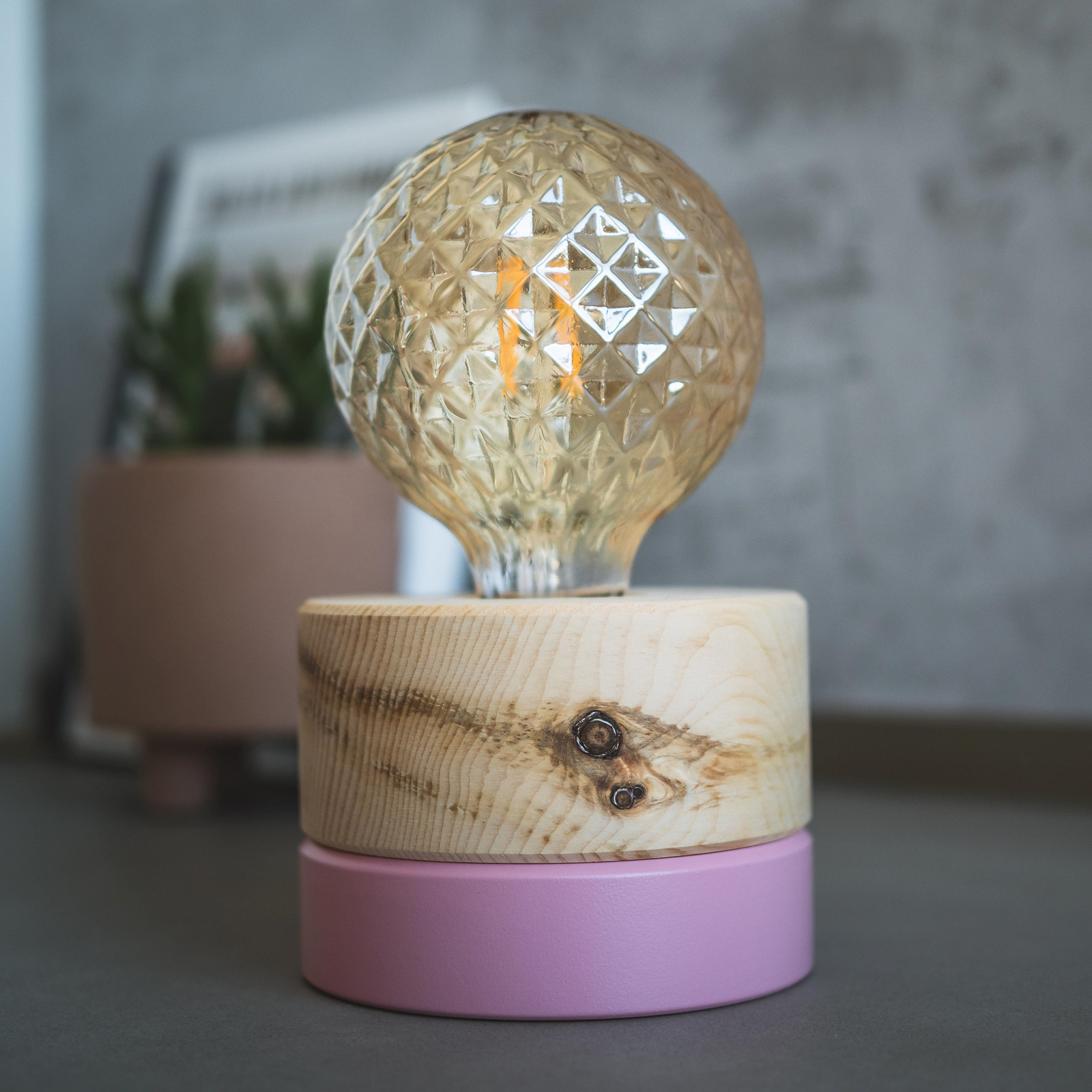 ALMUT 0239 Tischlampe, nachhaltig u. vegan, zirbe