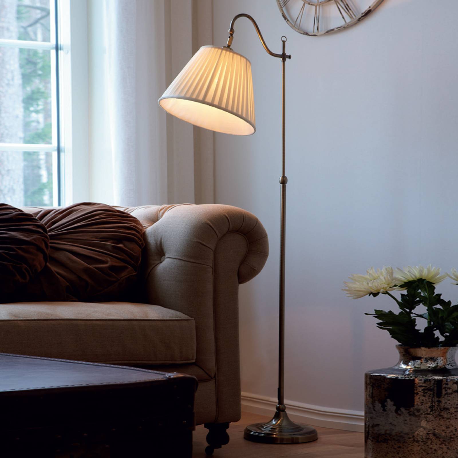 E-shop Antike stojacia lampa Charleston starožitná mosadz