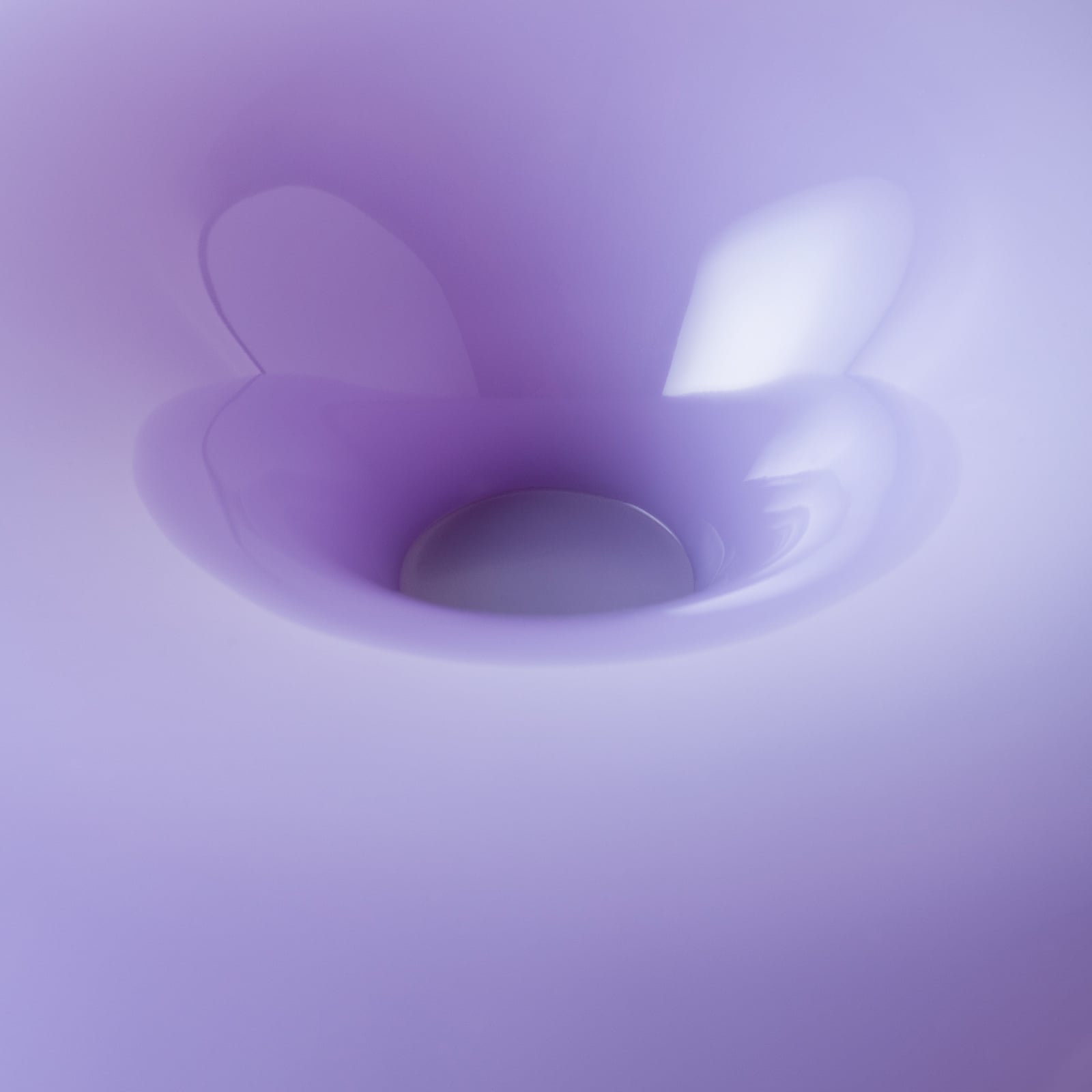 Artemide galda lampa „Nessino“, violeta, augstums 22 cm, E14