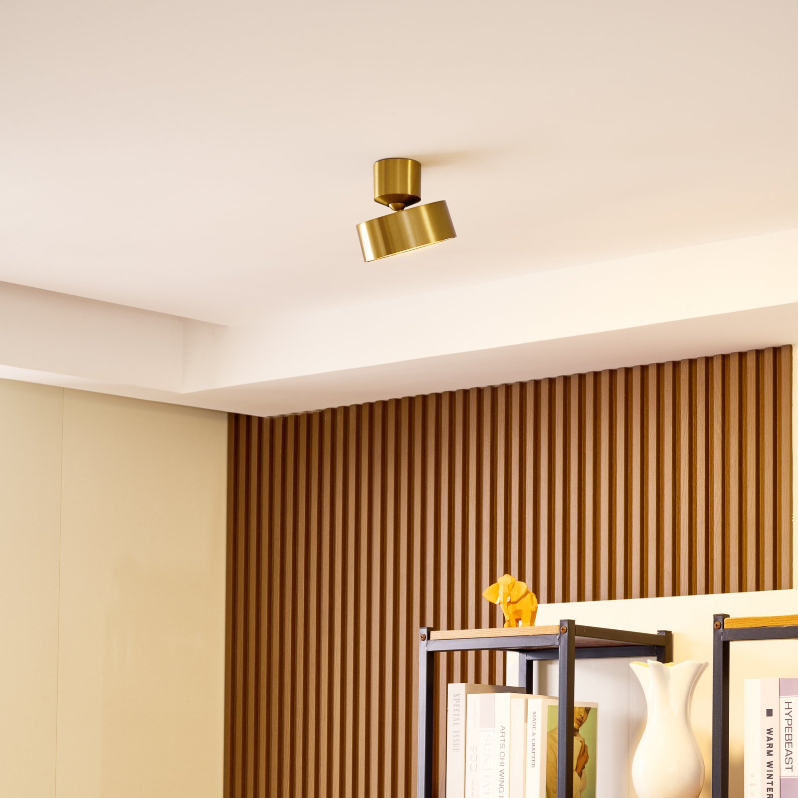 Lindby Foco LED Nivoria, orientable, dorado