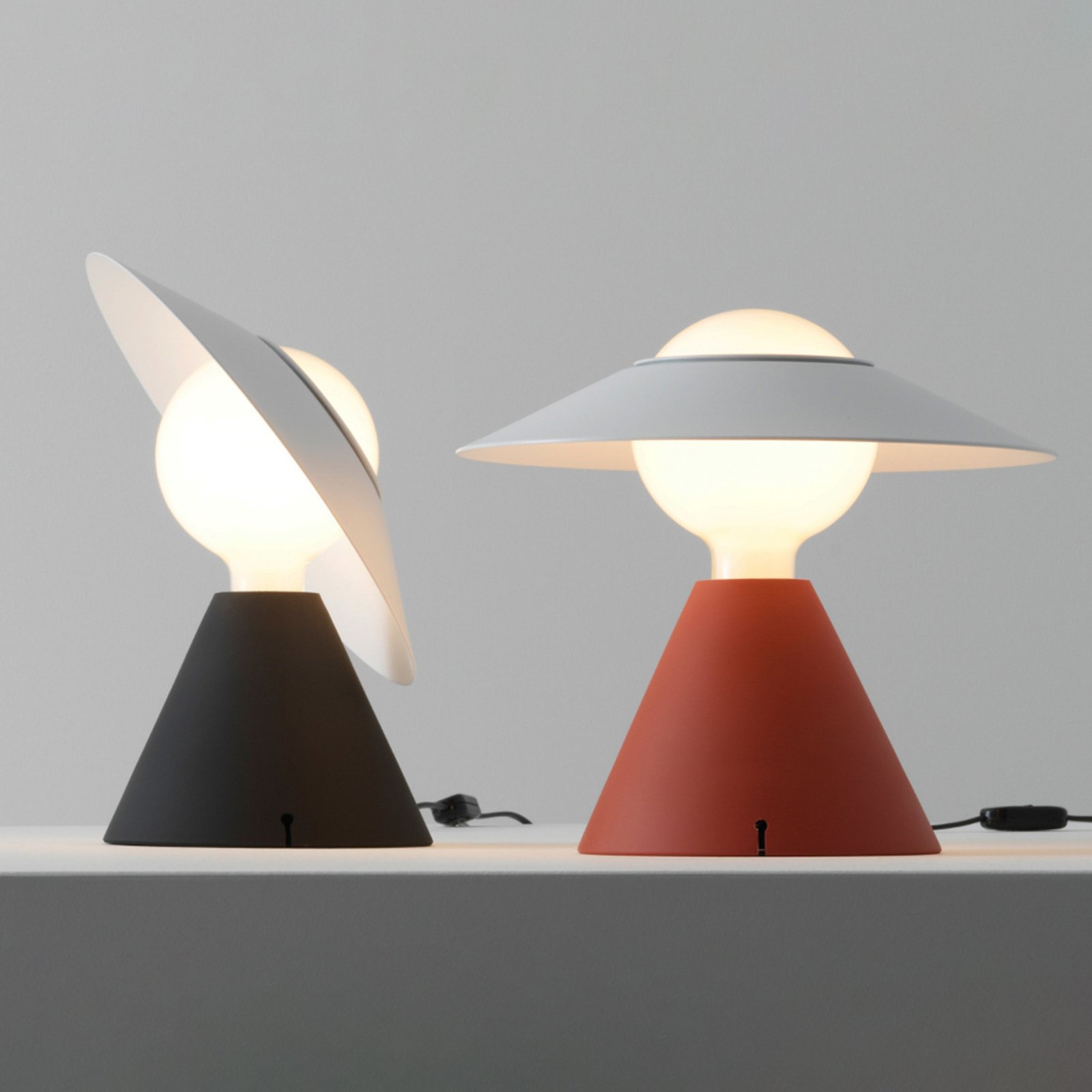 Lampada da tavolo LED Fante, rossa, 2.700 K - Stilnovo Lampada da tavolo LED Fante, rossa, 2.700 K - Stilnovo