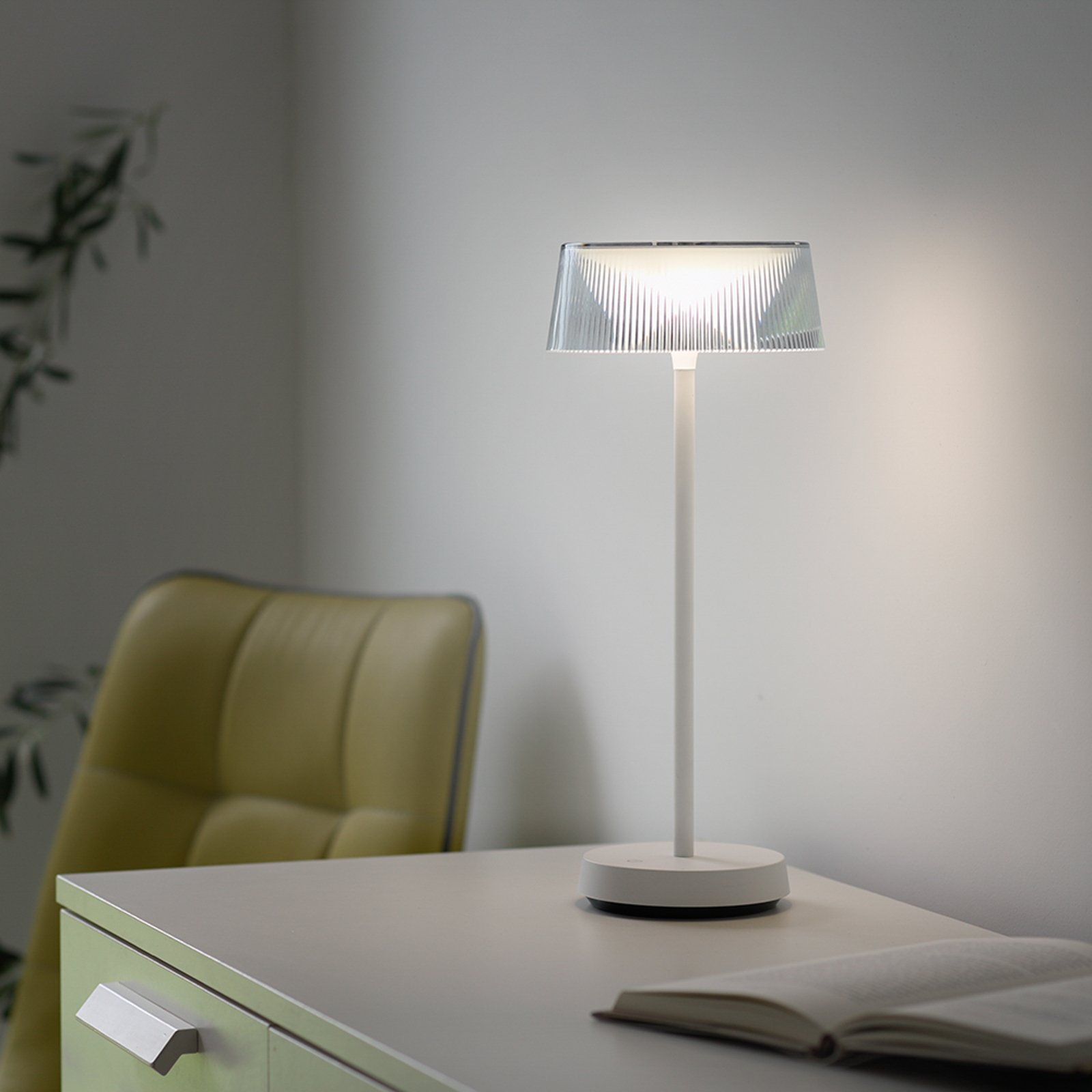 Lámpara de mesa LED batería Dora, dim IP44, blanco