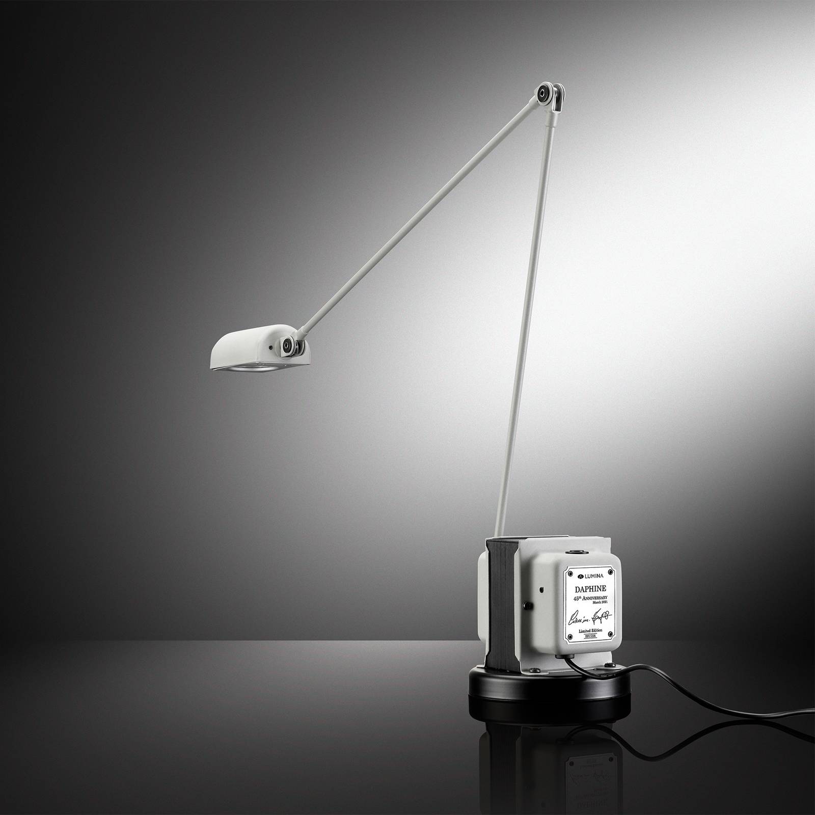 E-shop Stolná lampa Lumina Daphine 45th Anniversary 3 000 K