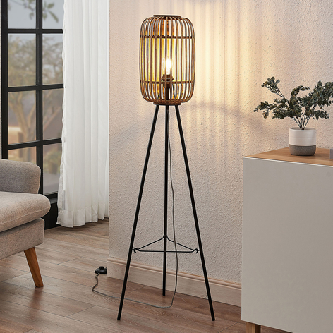 Lindby Marly lampadaire, abat-jour en rotin