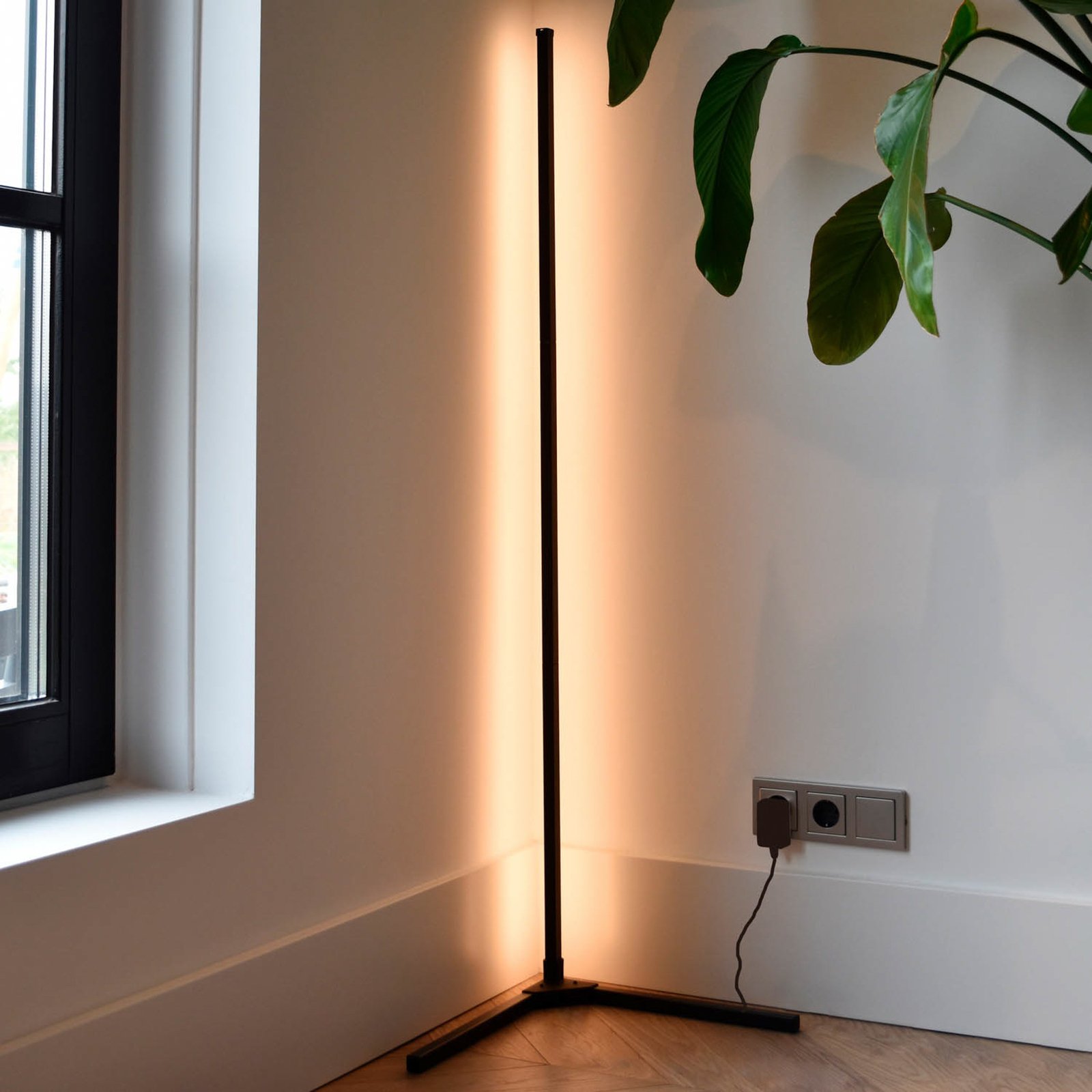 Calex Smart LED-golvlampa med fjärrkontroll RGBW