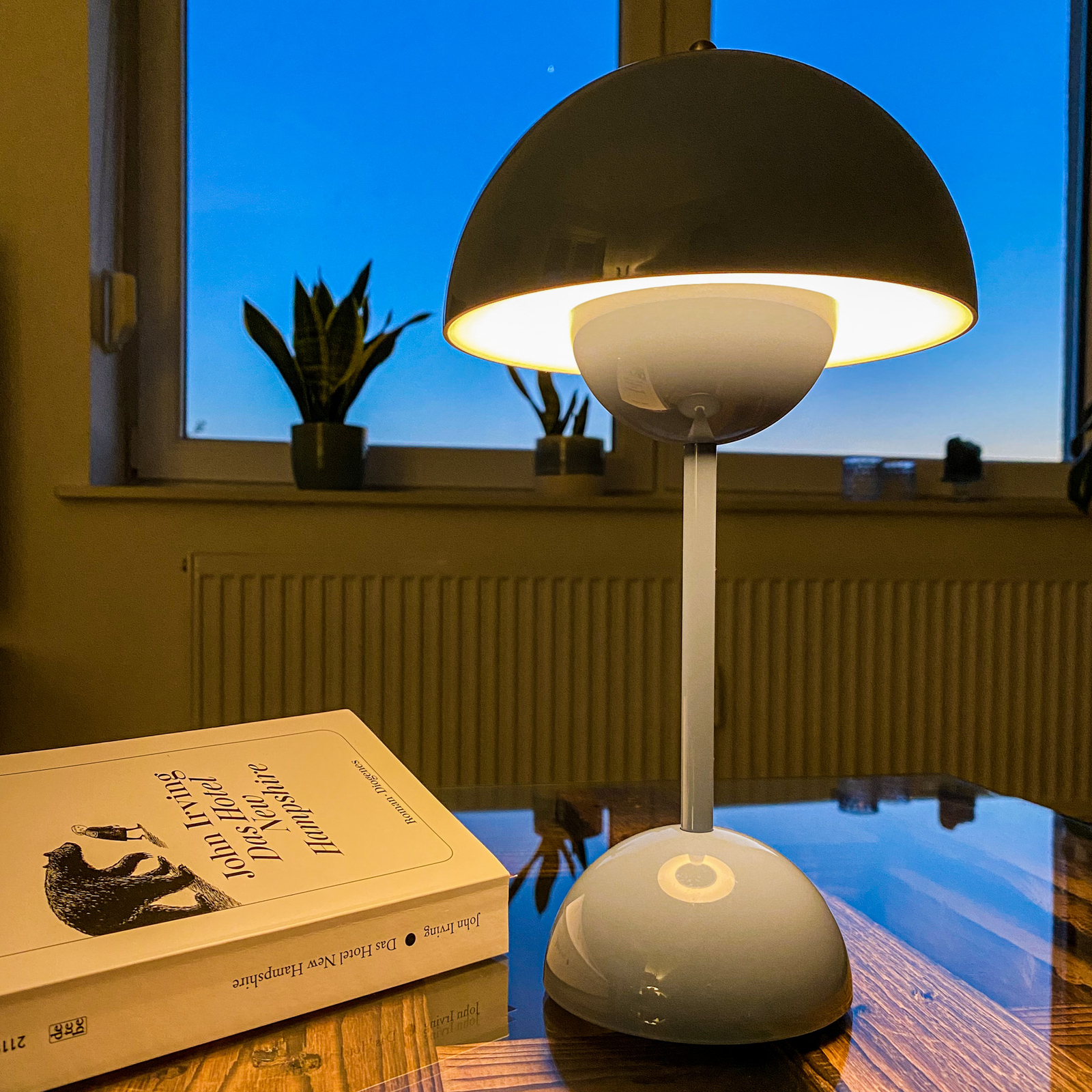 &Tradition LED-uppladdningsbar bordslampa Flowerpot VP9, stenblå