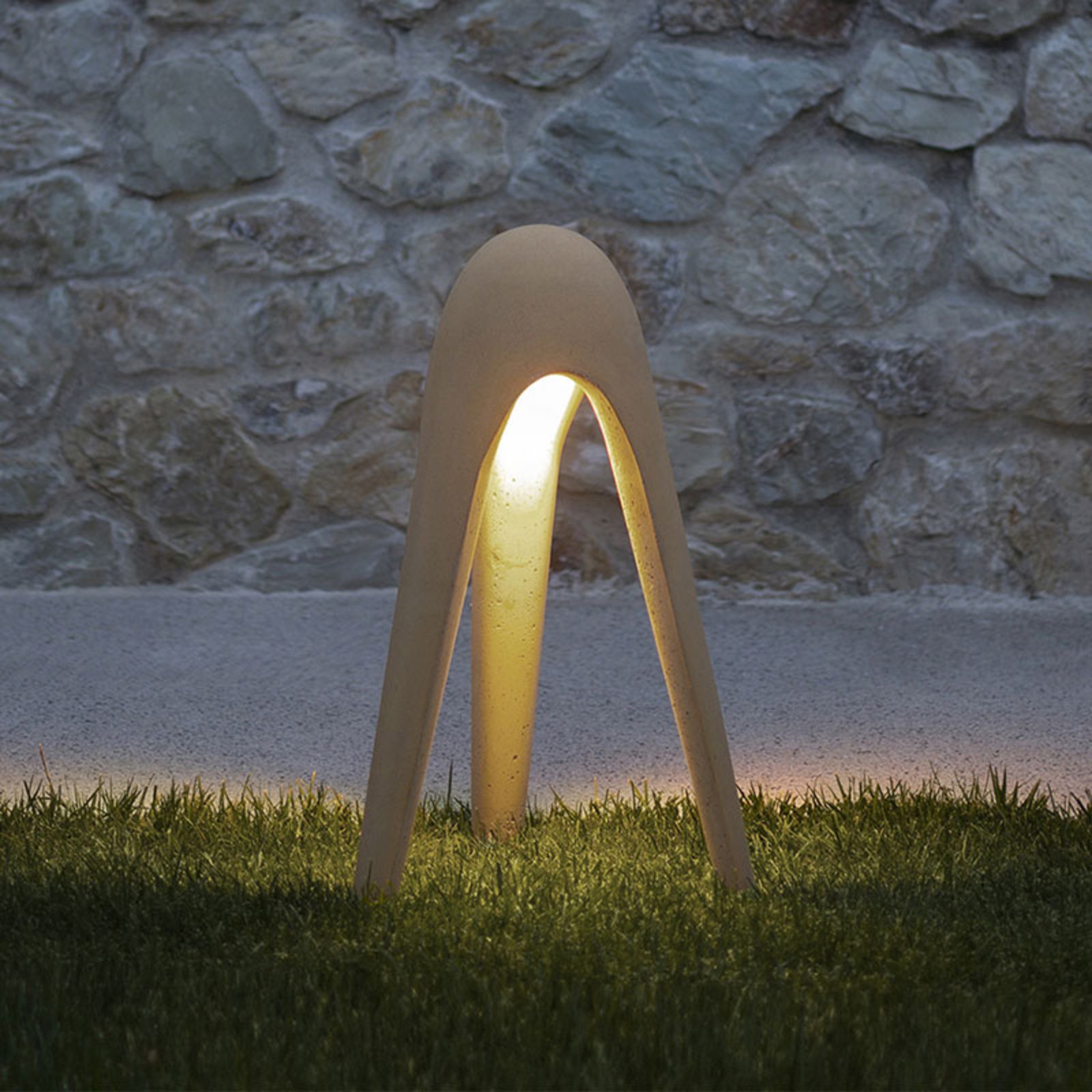 Martinelli Luce Cyborg LED-Wegeleuchte aus Beton