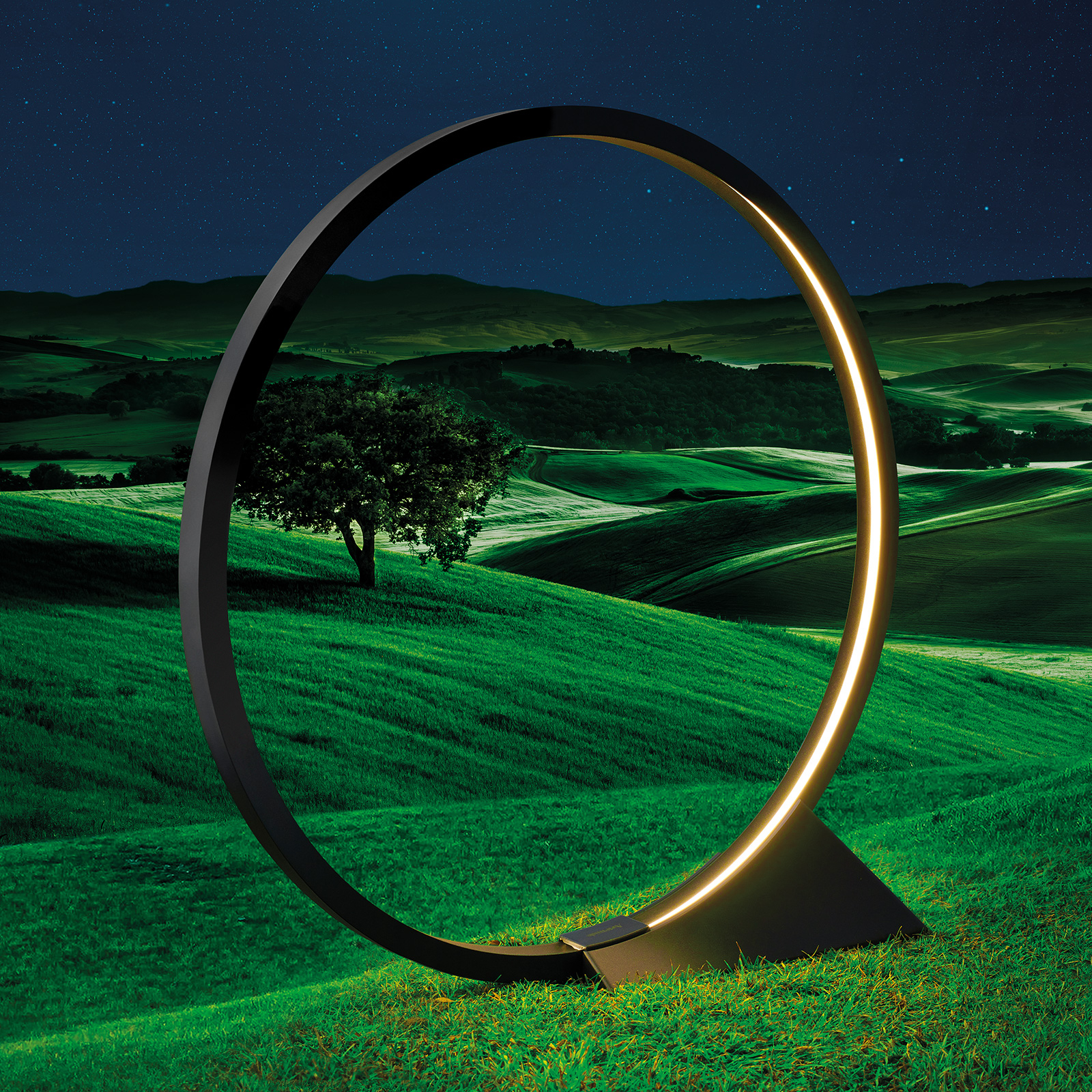 O Candeeiro de Pé Exterior3000K  Black - Artemide