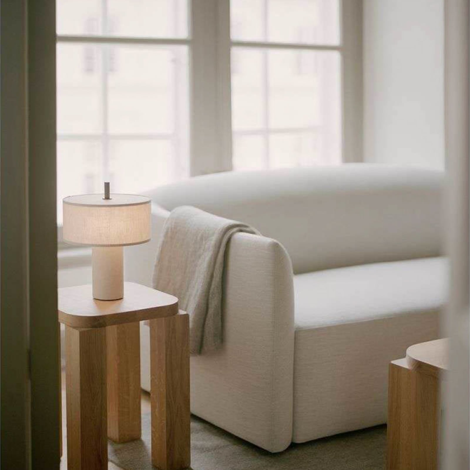 Margin Portable bordlampe i beige lærred – New Works