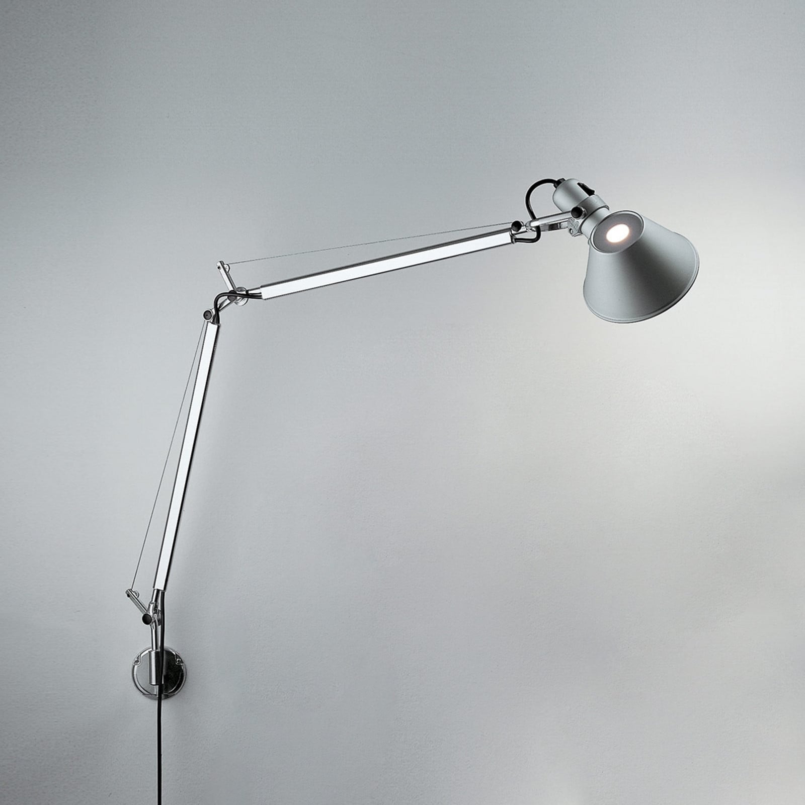 Tolomeo V&auml;gglampa Alu LED Artemide - Vardagsrum - Design - Metall - Med en ljusk&auml;lla
