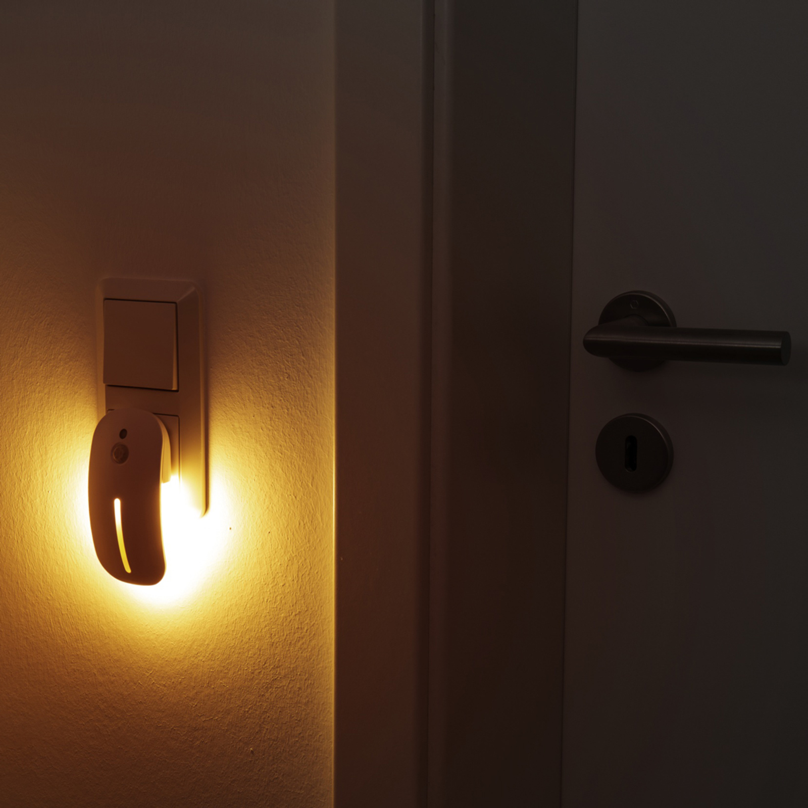 Dora LED nattlys for stikkontakten, m. sensor Nattlys og Nattlamper med sensor Rett i stikkontakten