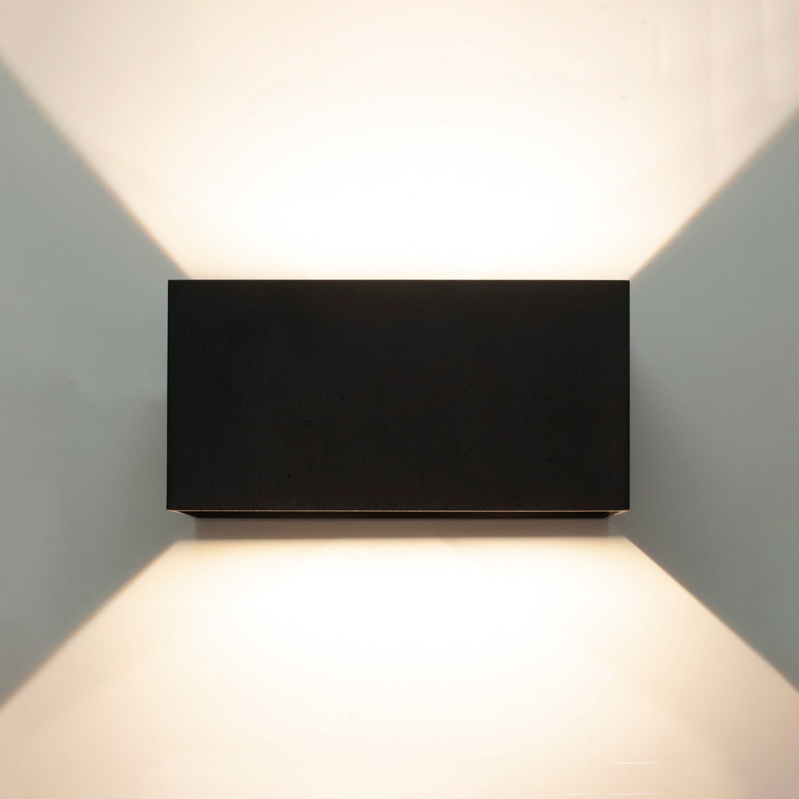 LED utomhusvägglampa Davos dubbel, svart, dimbar, aluminium