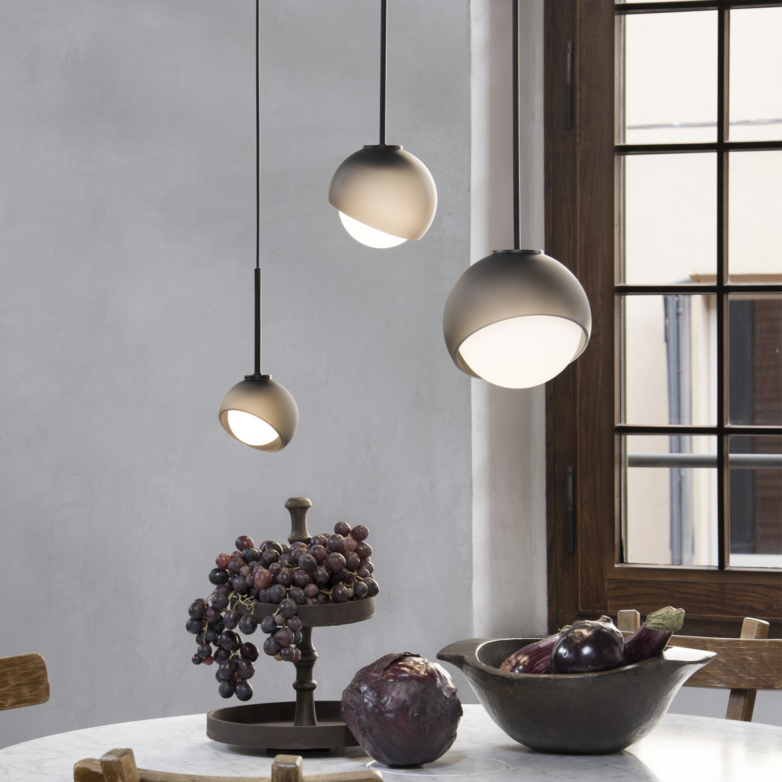 IDEAL LUX Bloom hanging light, Ø 22 cm, black, metal/glass IDEAL LUX Bloom hanging light, Ø 22 cm, black, metal/glass