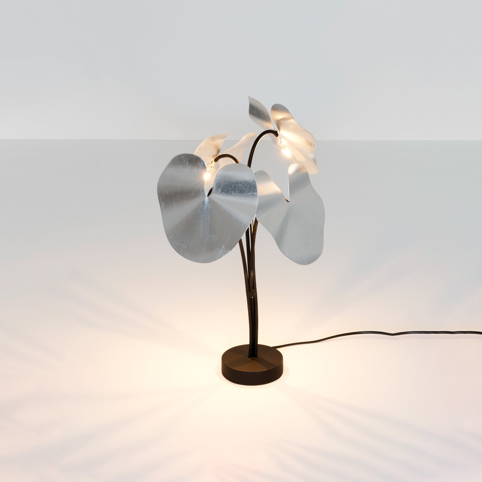 Lampe de table LED Controversia variateur argentée