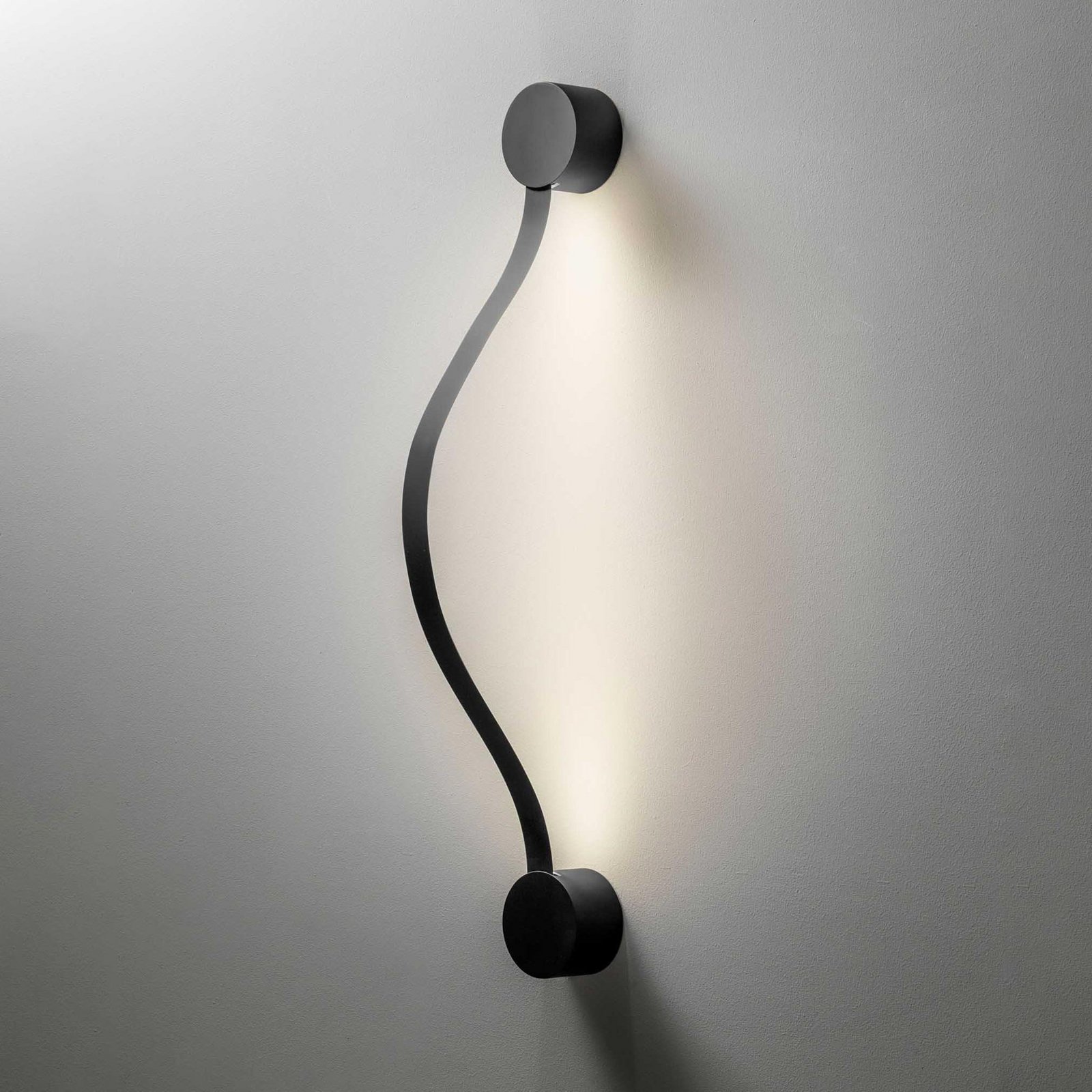 OLEV LED-Wandlampe Segmento, schwarz, Metall, 85 cm, 2.700 K