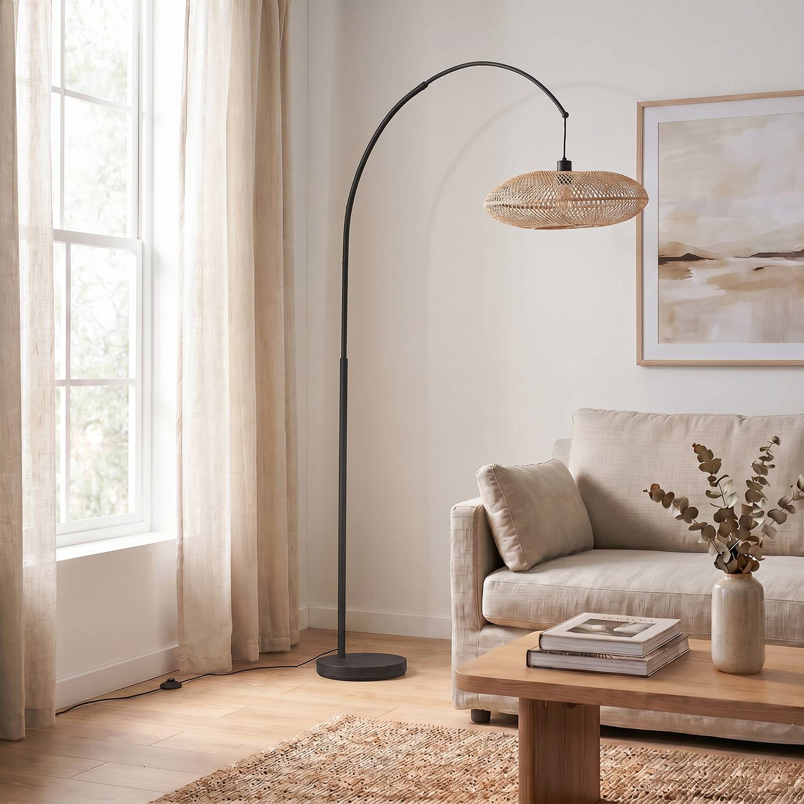 Lampa łukowa Lindby Solvian, czarna/naturalna, bambus, metal