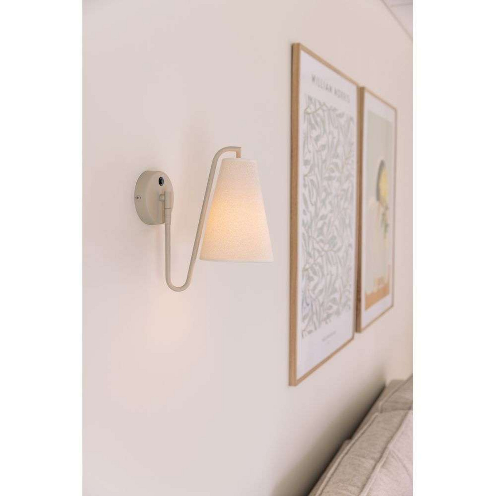 Alternativ bild 1 för Globen Lighting - Lou Vägglampa Bouclé Vit/Beige