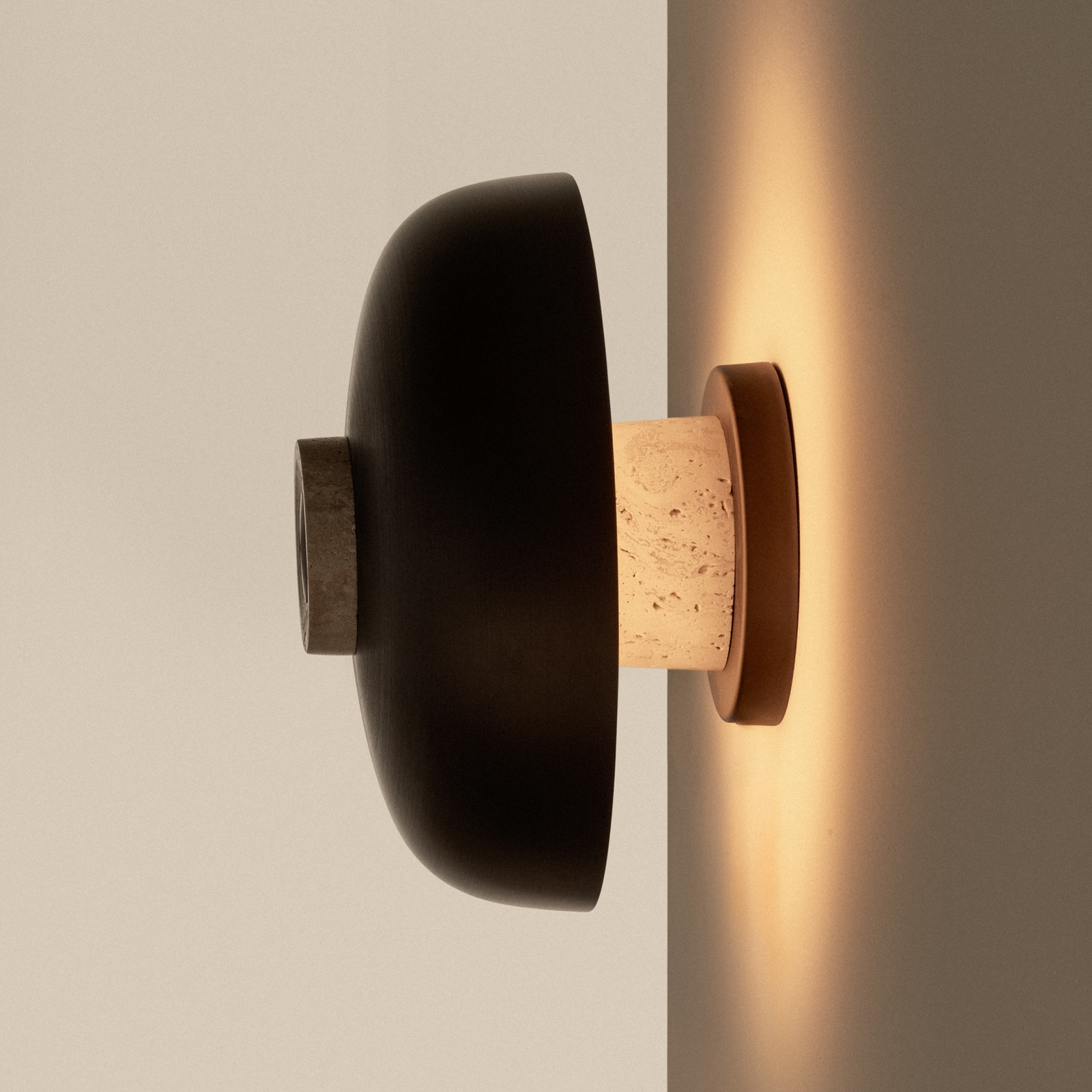 Reverse Vägglampa HW Sand Travertine/Bronzed Aluminium - Audo Copenhagen