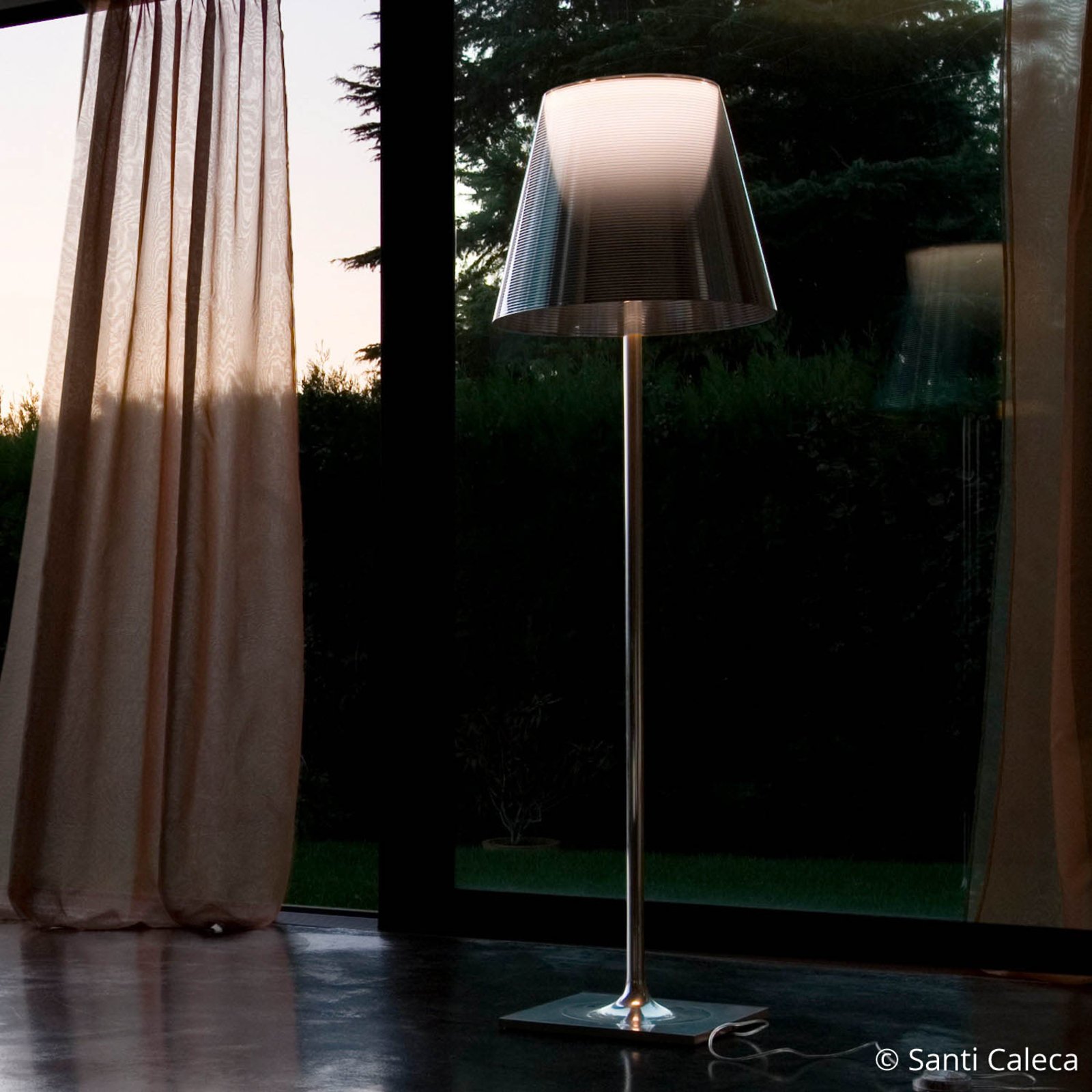 Ktribe F3 Staande Lamp Smoke - Flos