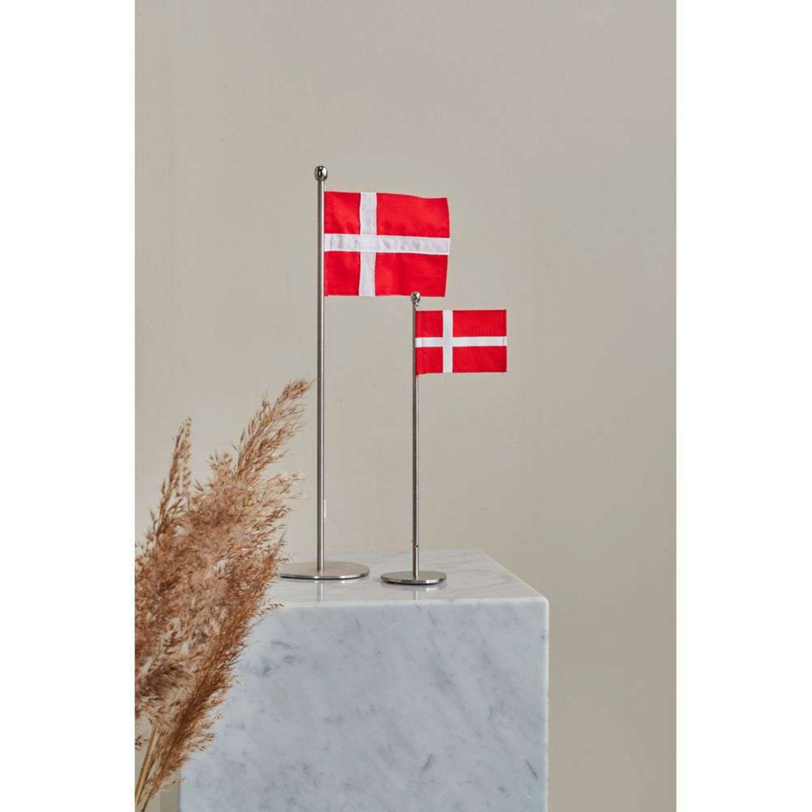 Tischfahnenmast H35 mit dänischer Flagge von Piet Hein