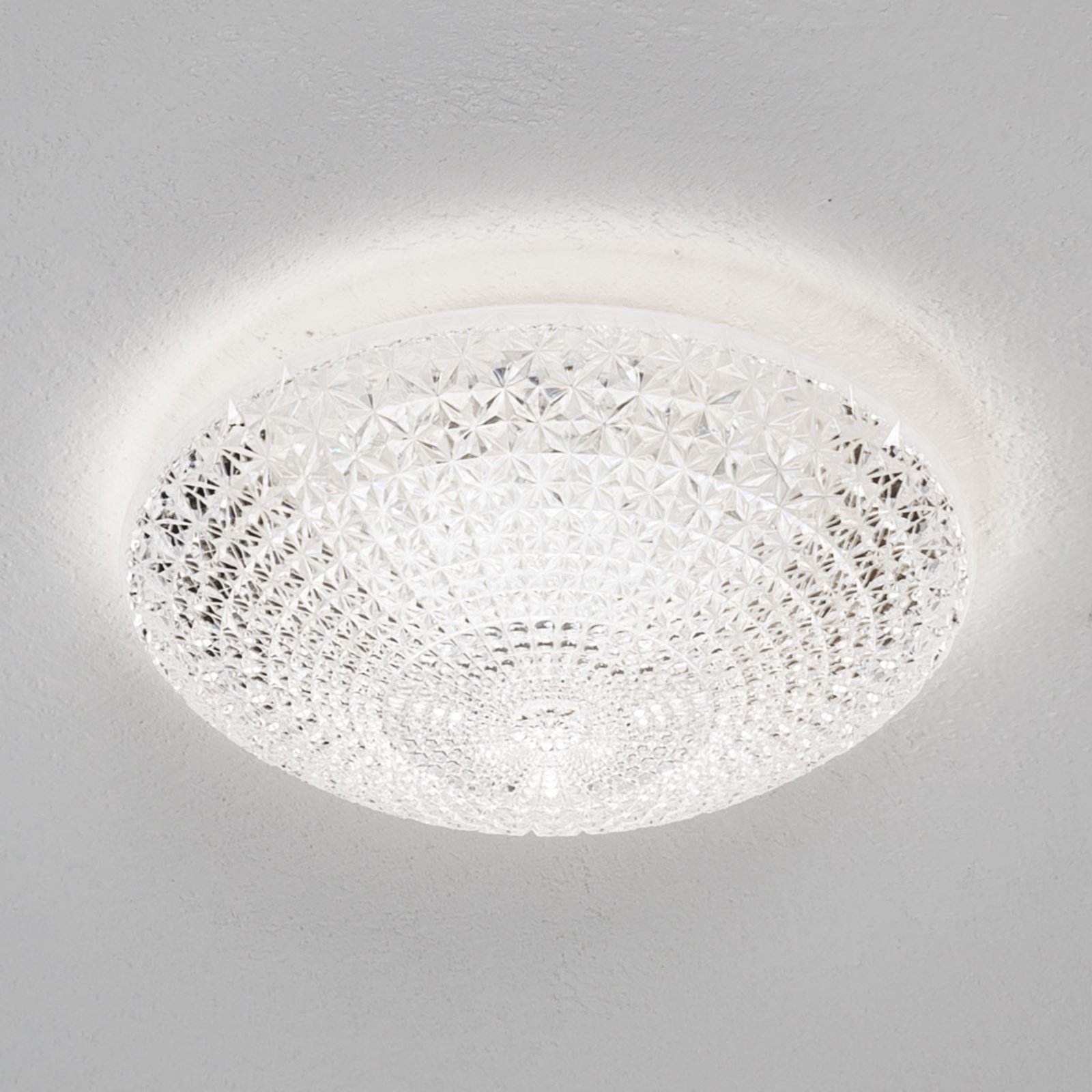 Lámpara de techo LED Kuma con forma de semiesfera
