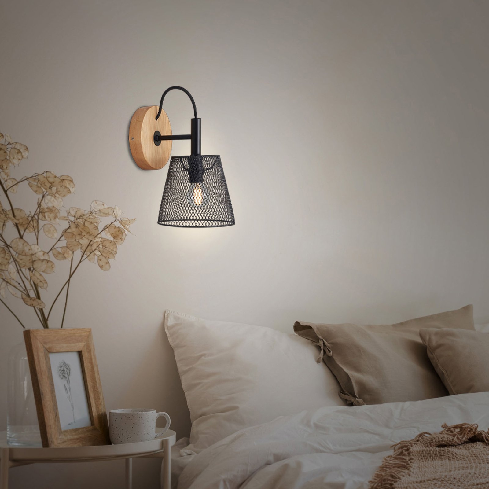 Wood & Style 2077 Nástěnná lampa s rozšířeným kovovým stínidlem
