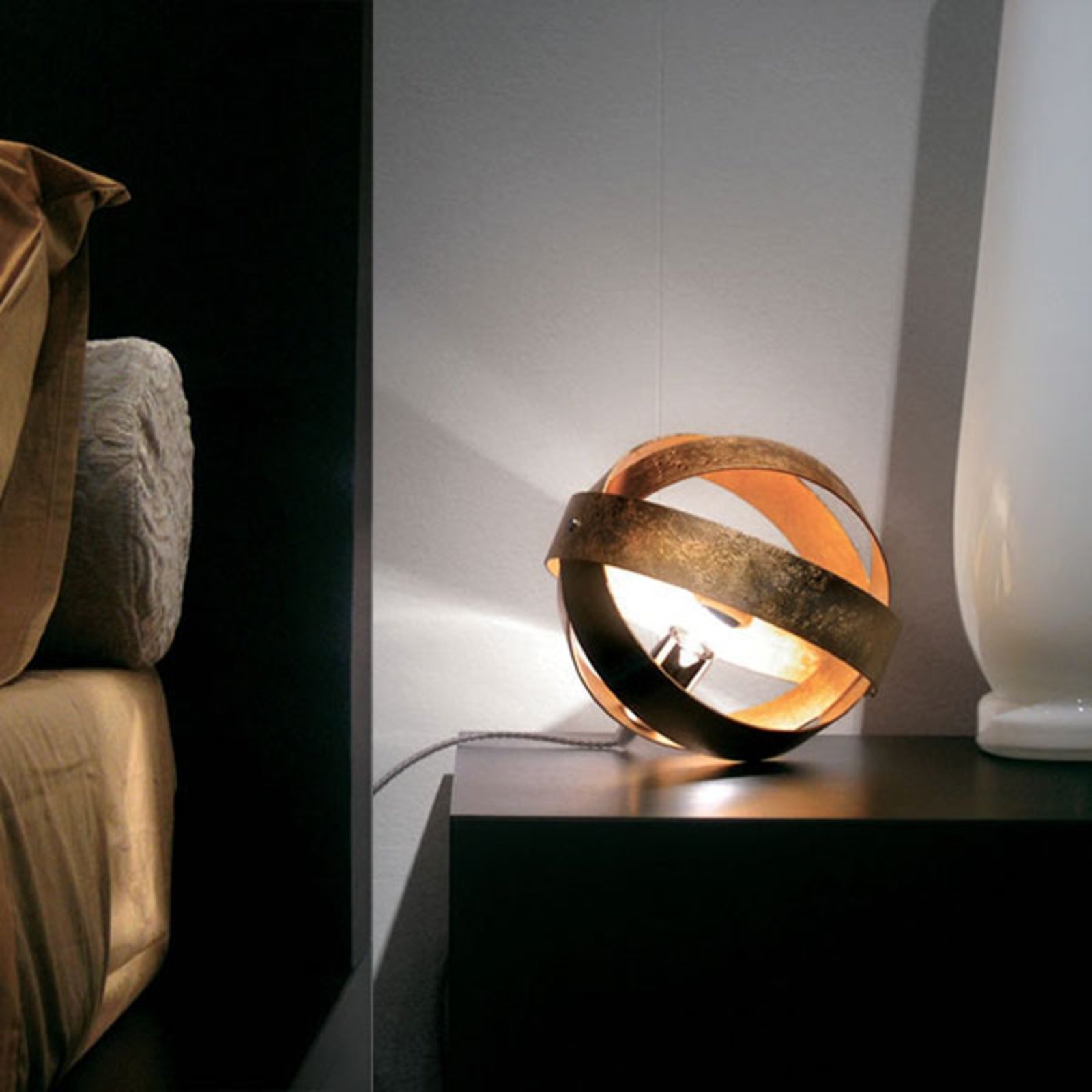 Knikerboker Ecliptika - moderna LED galda lampa