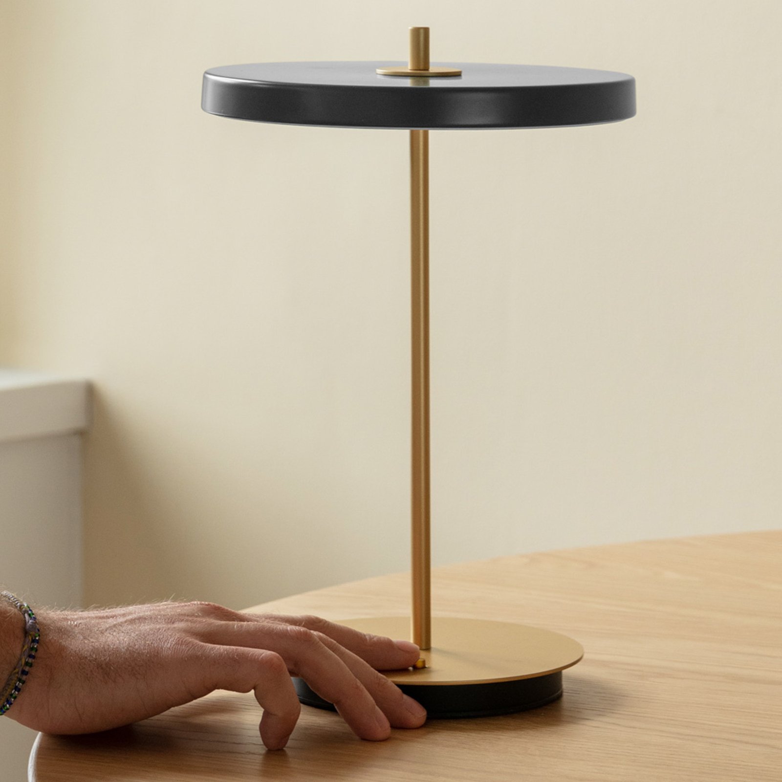 UMAGE Asteria Move lampada LED da tavolo antracite