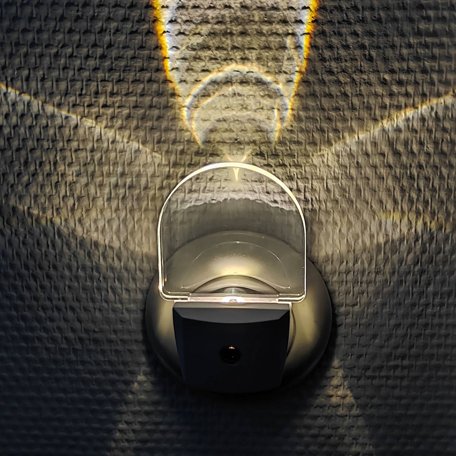 Niermann Standby LED-nattlampa Slim för eluttag med sensor