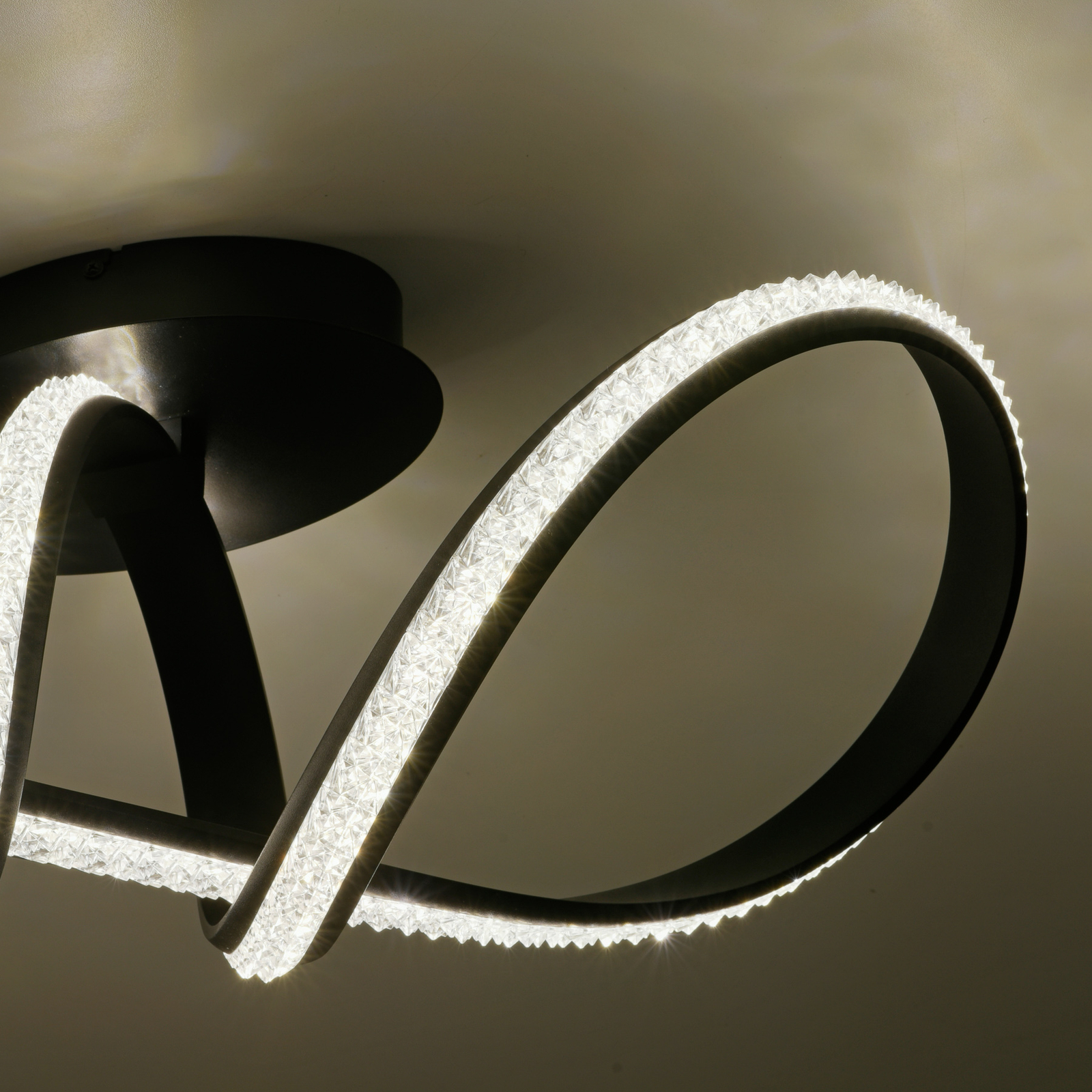 LED mennyezeti lámpa Brilla, fényerőszabályzó