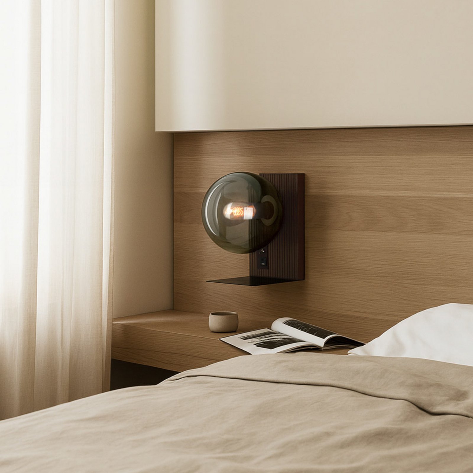 Lucande Wandleuchte Veloura, Höhe 30 cm, Glas, Holz, USB