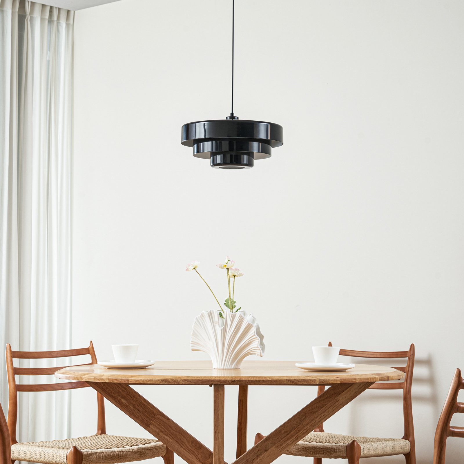 Lindby piekaramā lampa Tivra, melna, Ø 35 cm, metāls, E27