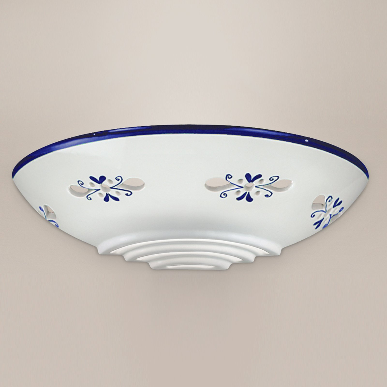 Wandlampe Bassano aus Keramik, anliegend