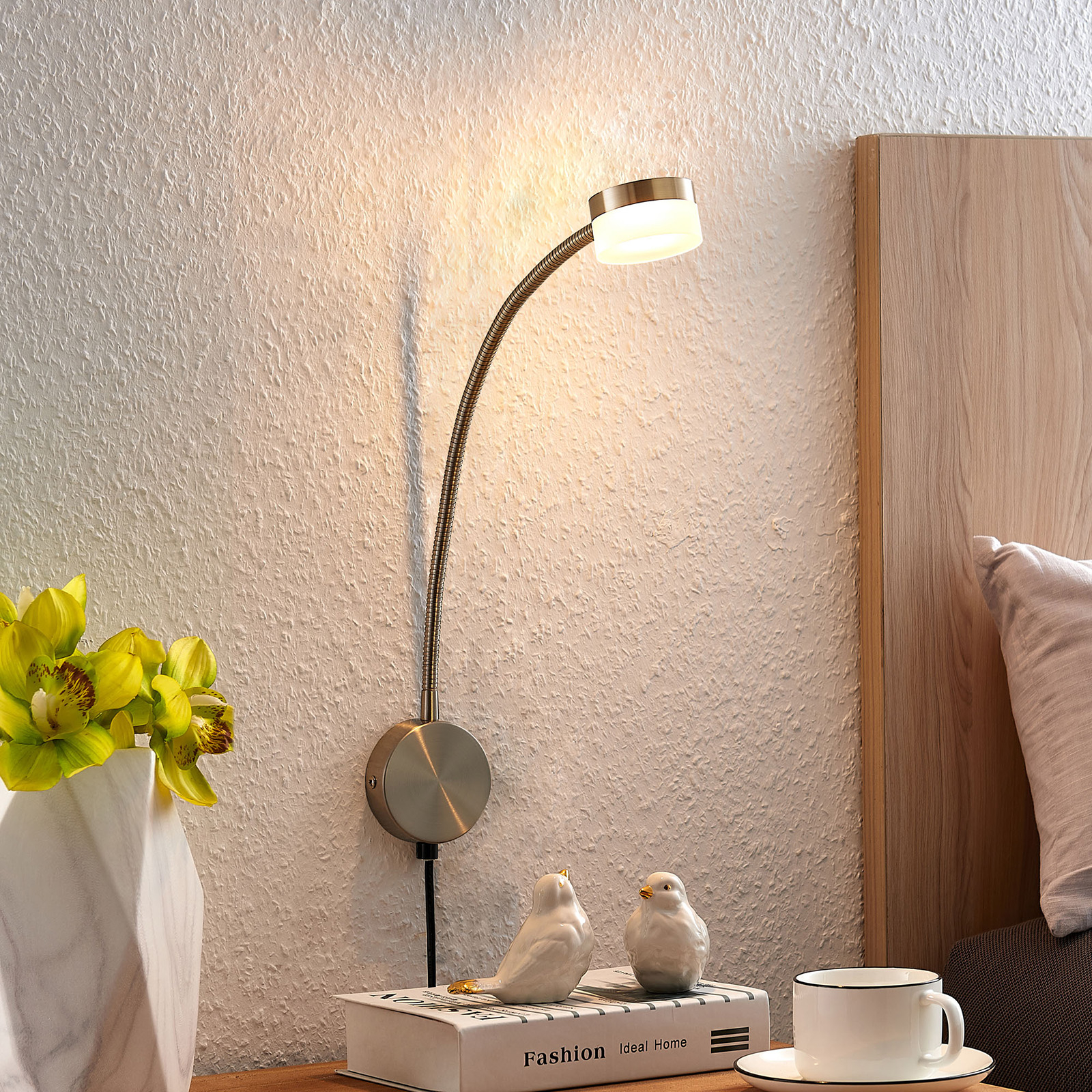 Lindby Gentjana LED fali lámpa, selyemfényű nikkel