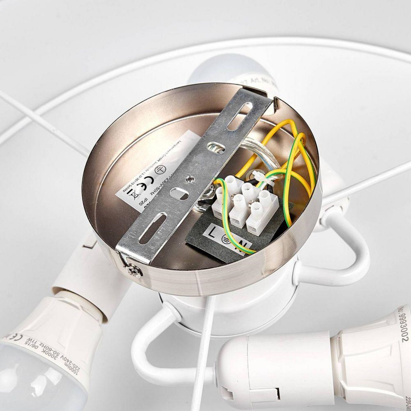 Lindby stropna svetilka Sebatin, Ø 50 cm, kremno bela, tkanina, E27