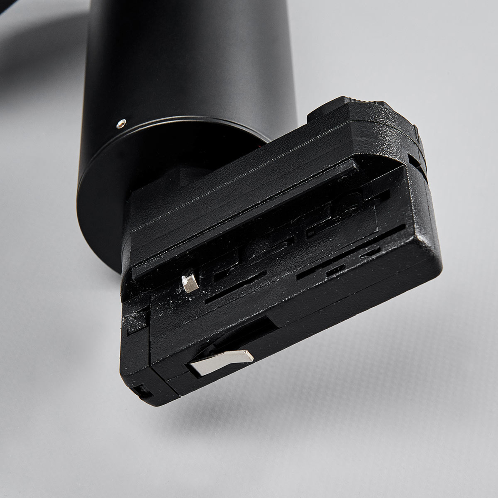 Giol svart LED spot til skinnesystem | Lampegiganten.no Svart LED spot Giol til skinnesystem | Lampegiganten.no