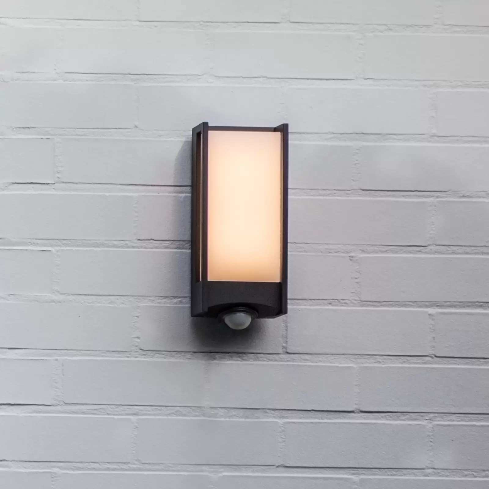 LED-Außenwandleuchte Qubo Bewegungsmelder mit