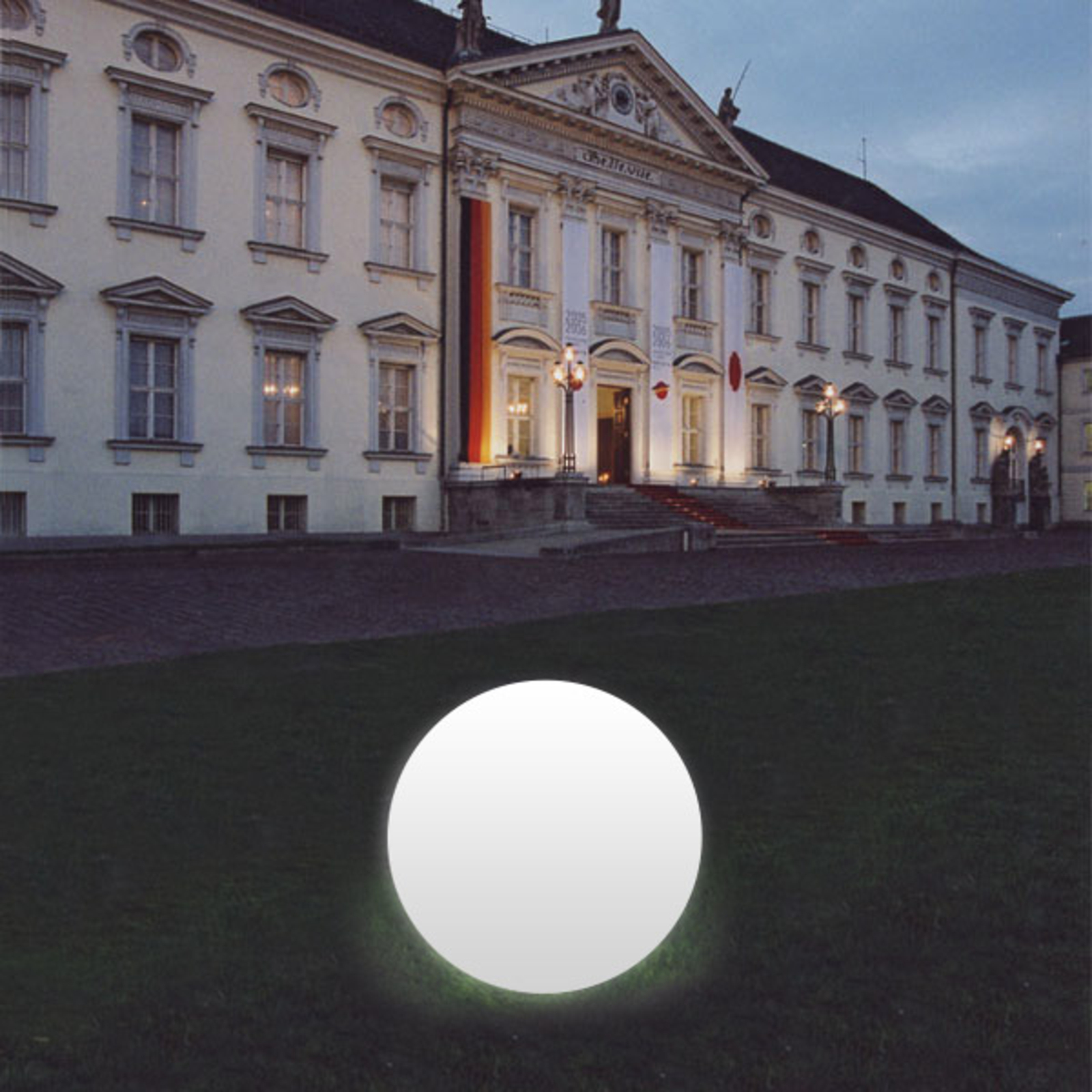 Epstein Snowball Globe Lamp, White, Aluminium Base 60 cm, Dimensionally stable and resilient polyethylene, aluminium, E27, 40 W, energy efficiency: A++