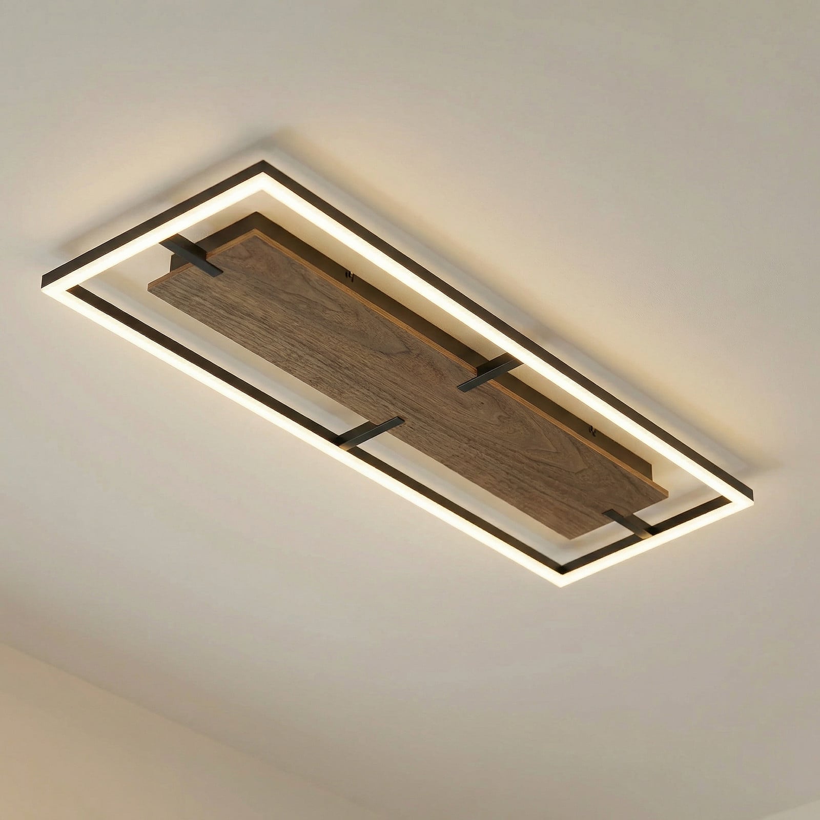 Vectra LED-taklampa, tr&auml;, 100 x 30 cm, dimbar, 3 000 K &ndash; Lucande - Vardagsrum - Modern - Plast - Vinklad