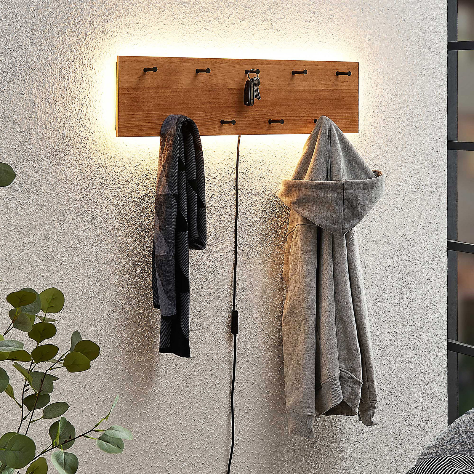 Lindby Loana LED-tre-garderobe, 9 kroker