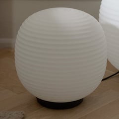 New Works Lantern Globe Stredná stolová lampa, Ø 30 cm
