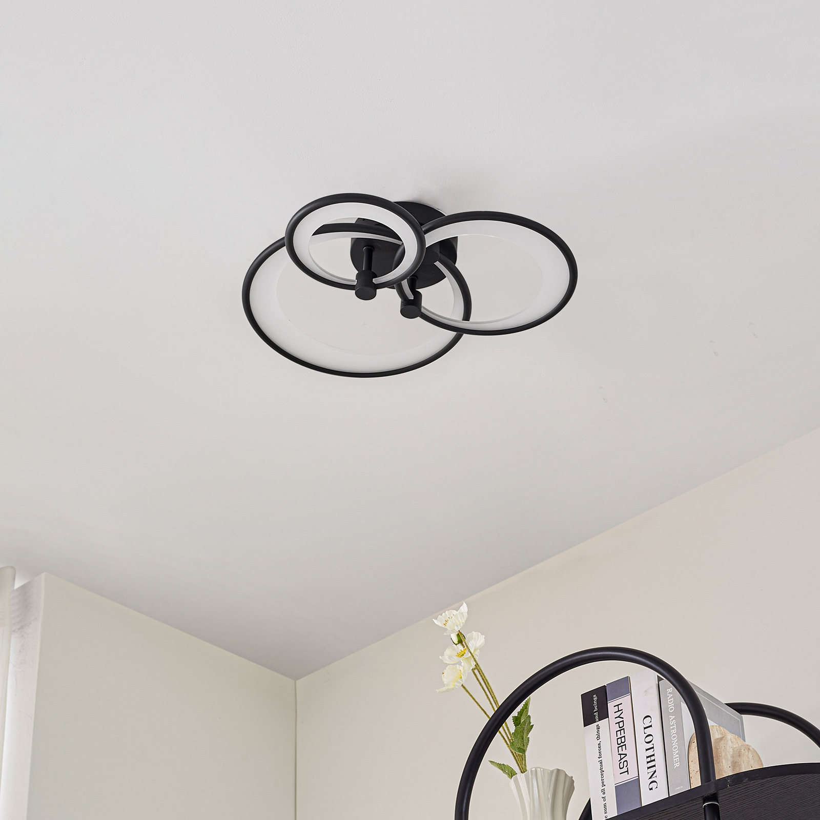 Sorma stropné LED svetlo, čierne, CCT, stmievateľné - Lindby Sorma stropné LED svetlo, čierne, CCT, stmievateľné - Lindby