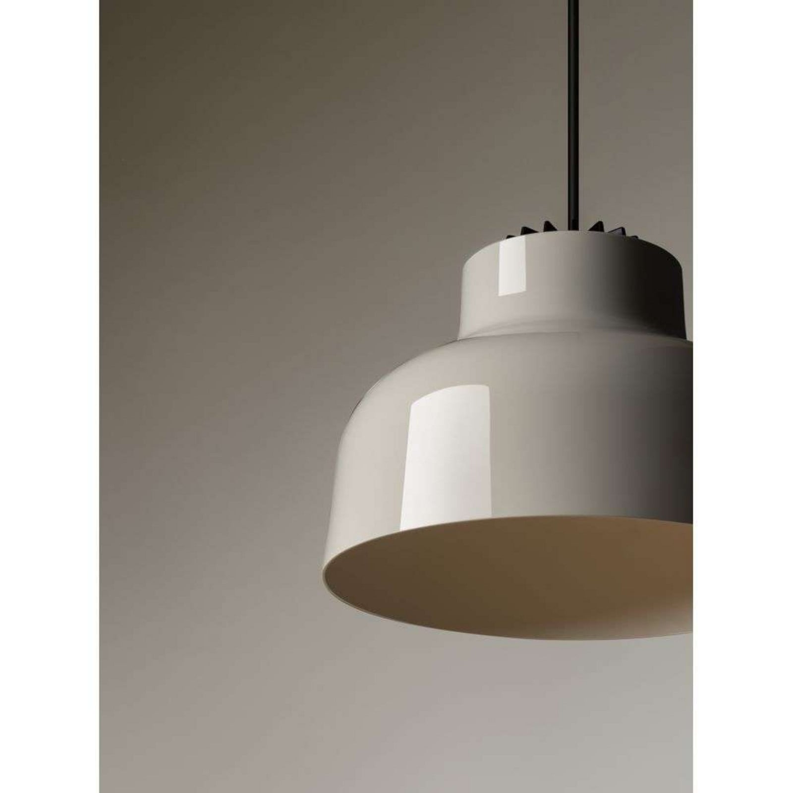 M64 Pendel Dim. Glossy Soft Stone Santa & Cole - Stue - Aluminium