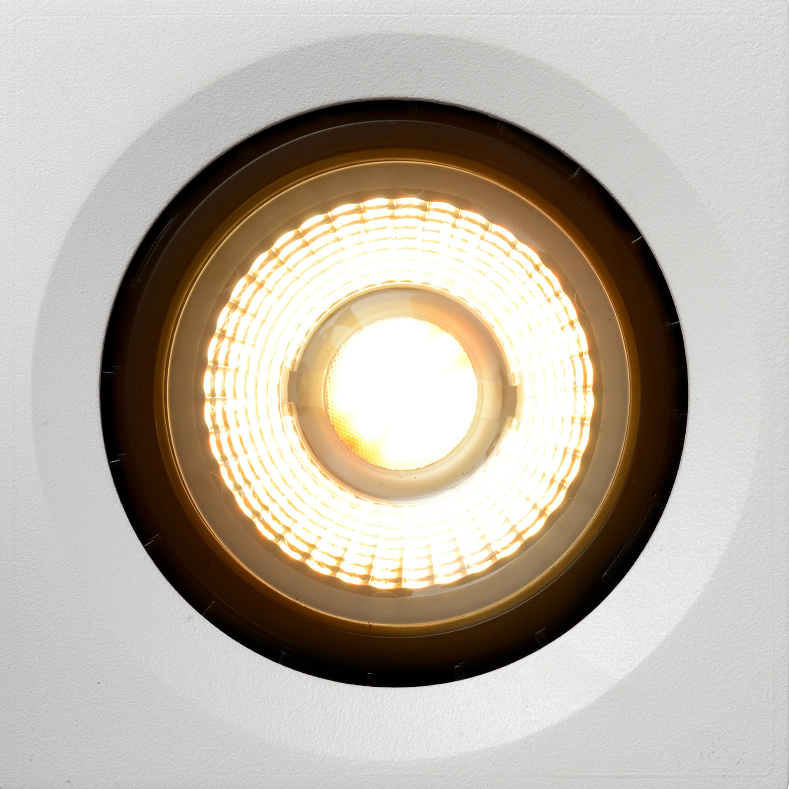 LED stropna svetilka Fedler kotna bela