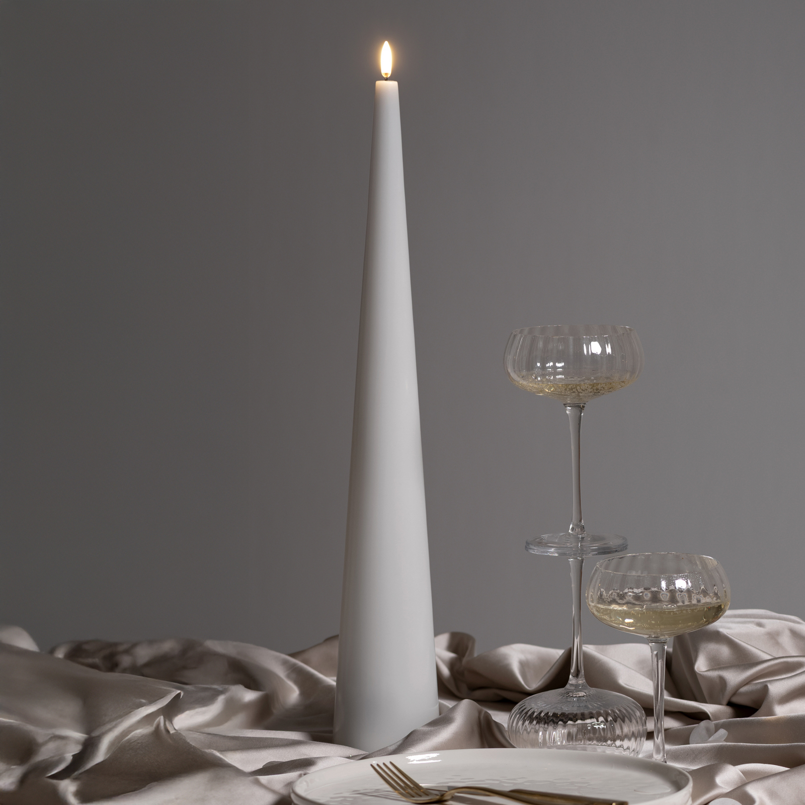 CONE LED-kaars, wit, hoogte 50 cm, glad - Uyuni Lighting